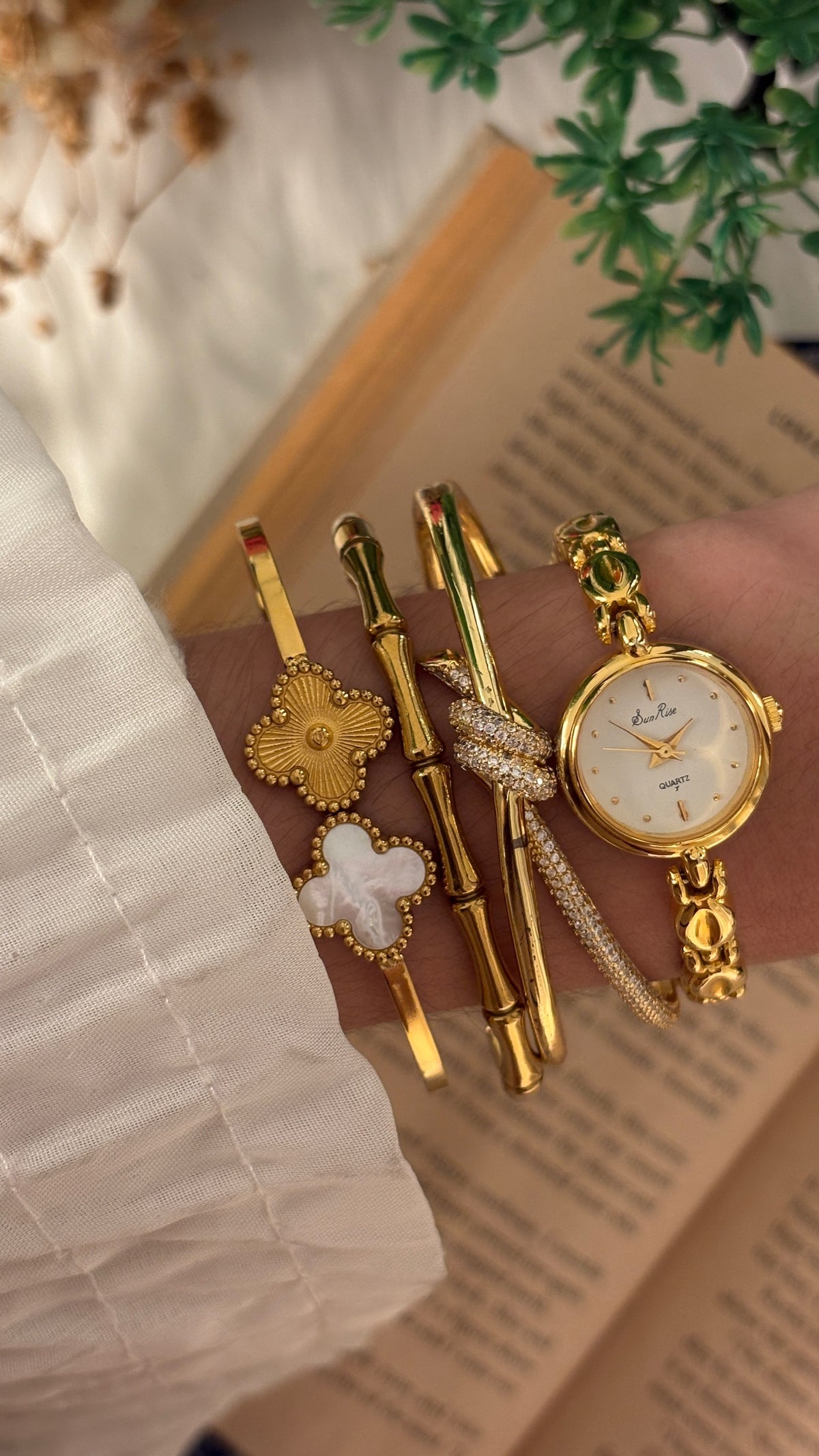 Rare Vintage Sunrise Bracelet Watch in Gold Tone Quartz