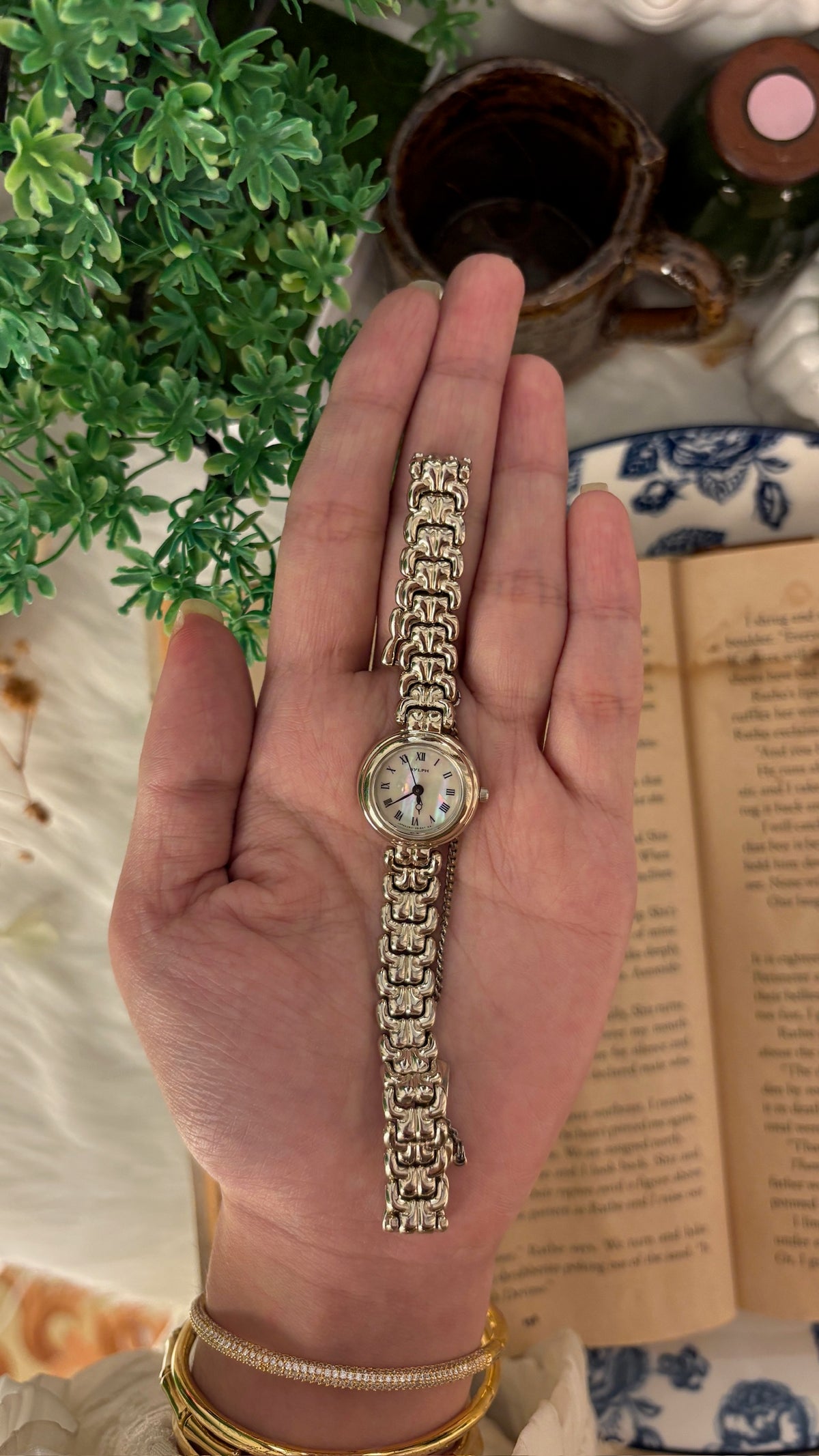 Rare Vintage Elegant Sylph Citizen Sylph Watch in Silver Tone Quartz