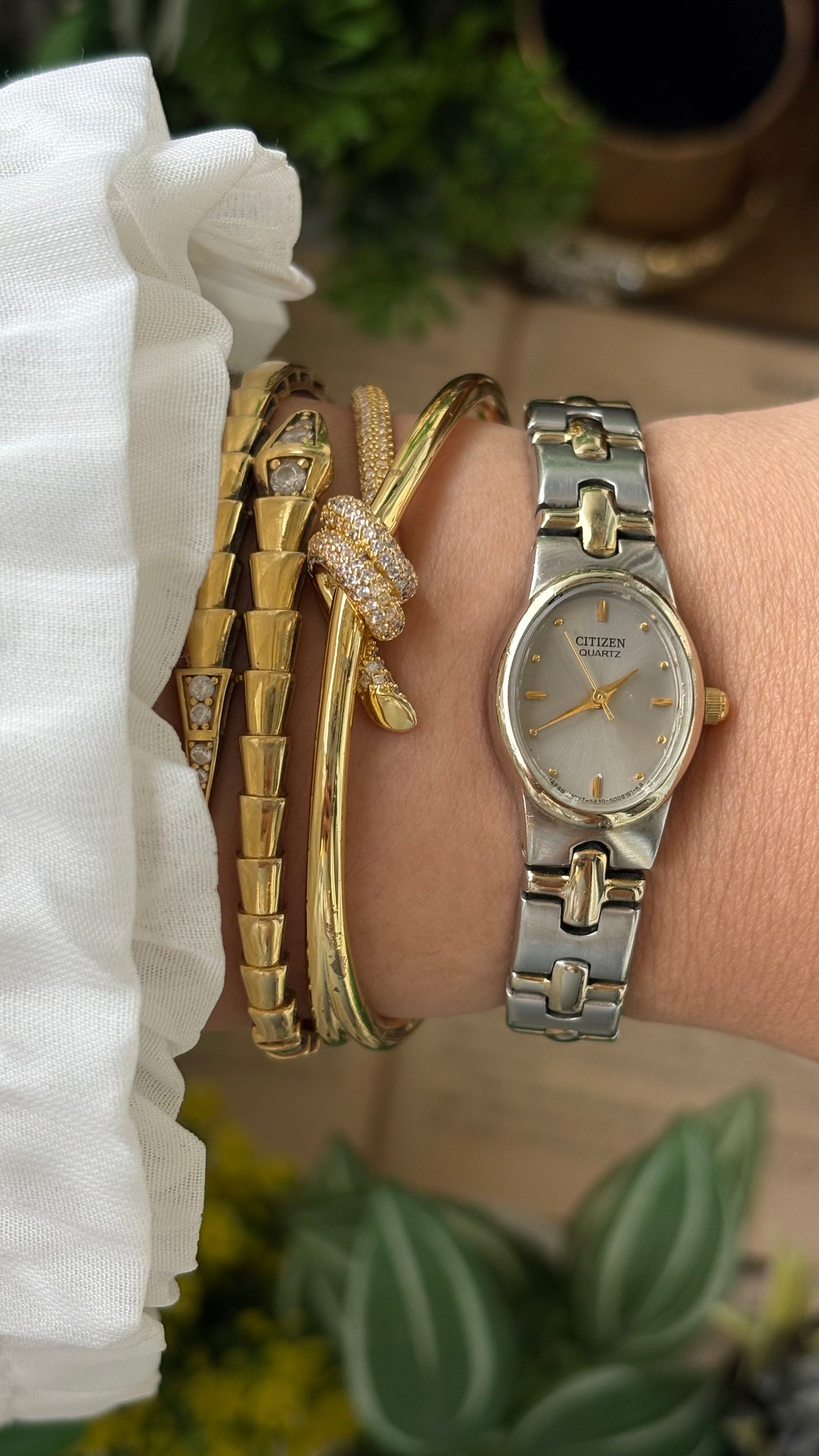 Vintage Dainty Citizen Watch in Two-tone Oval Silver Dial Quartz