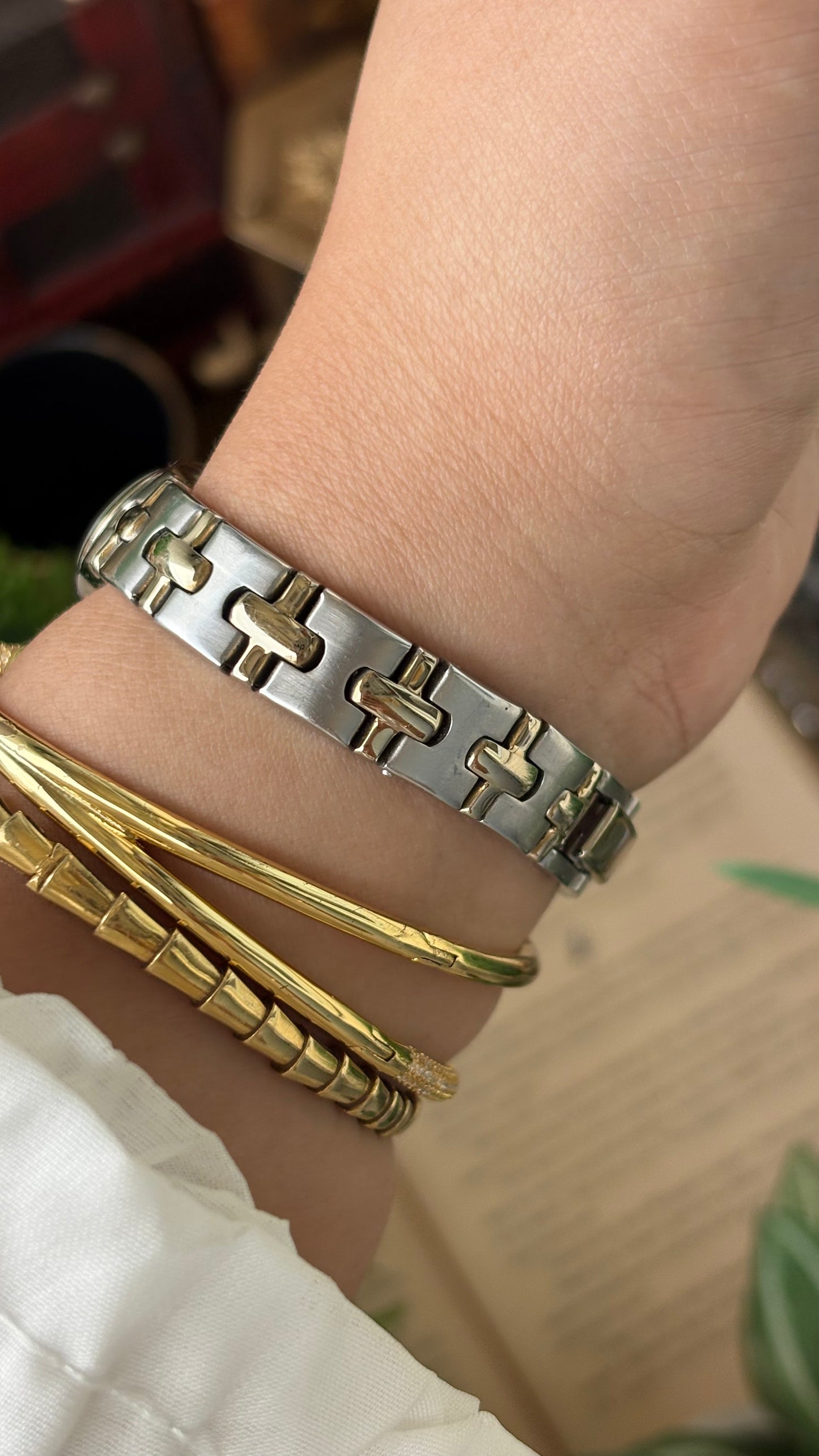 Vintage Dainty Citizen Watch in Two-tone Oval Silver Dial Quartz