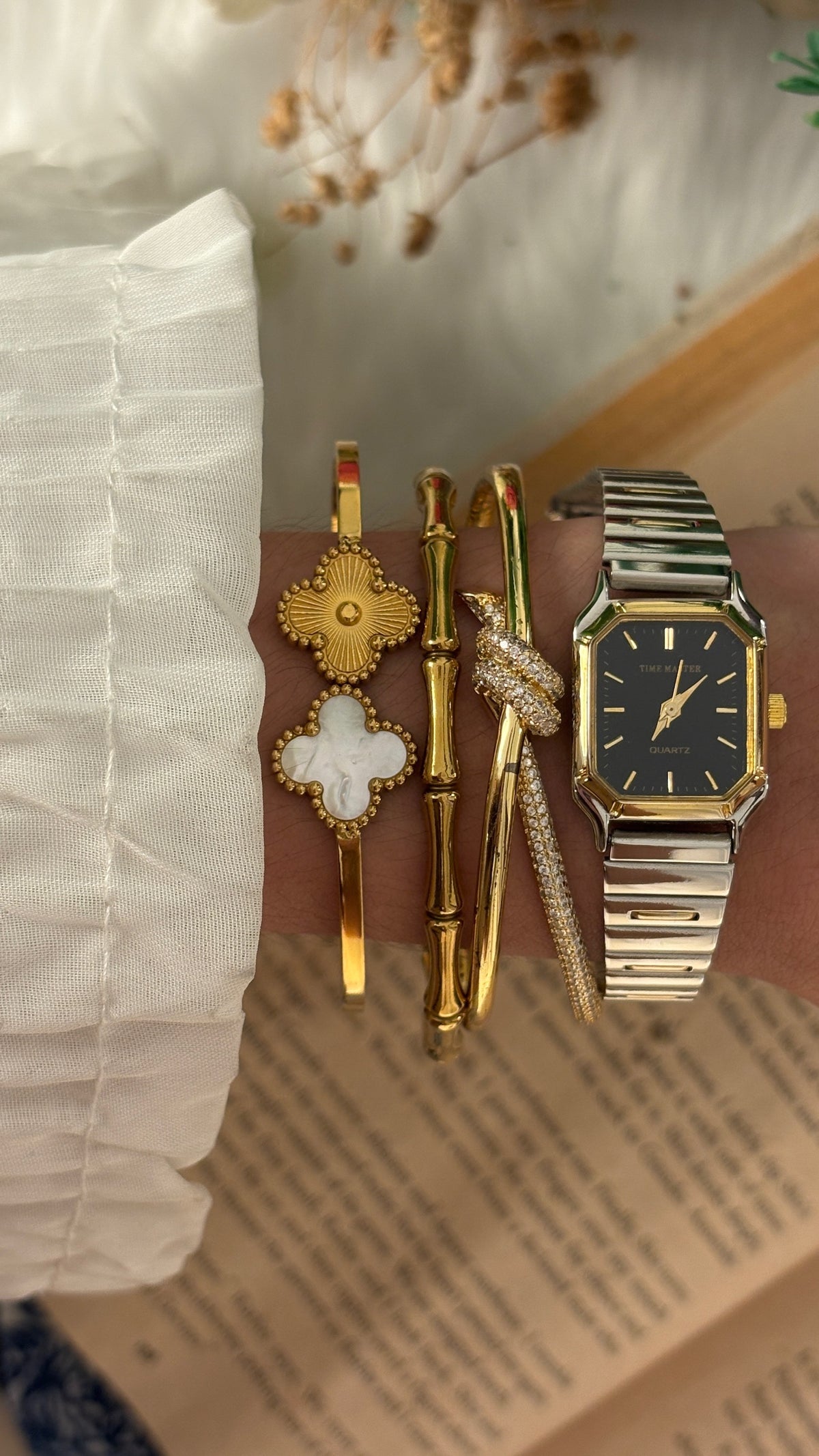 Vintage Time Master Black Dial Watch in Two-Tone Quartz