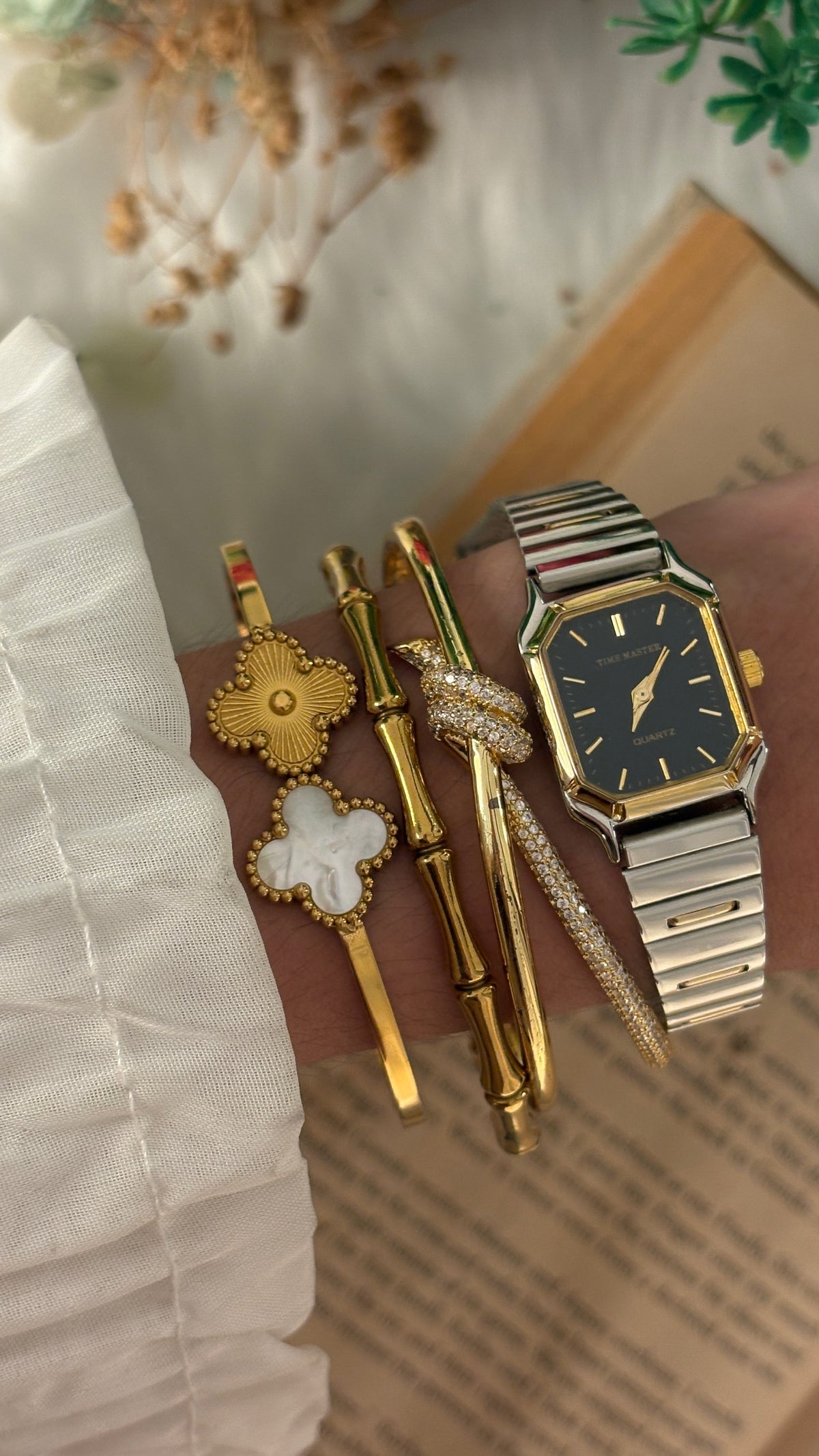 Vintage Time Master Black Dial Watch in Two-Tone Quartz