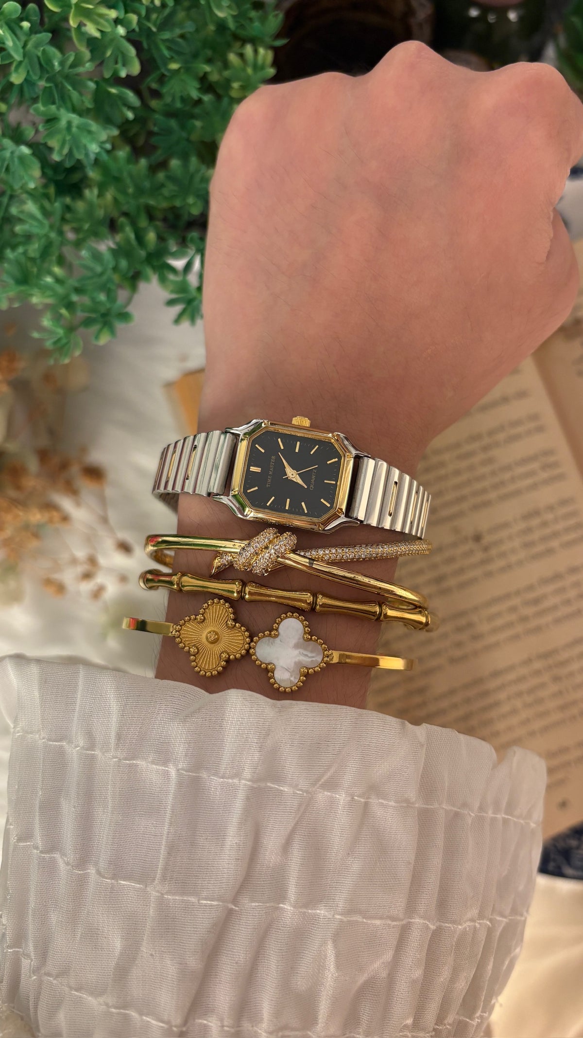 Vintage Time Master Black Dial Watch in Two-Tone Quartz