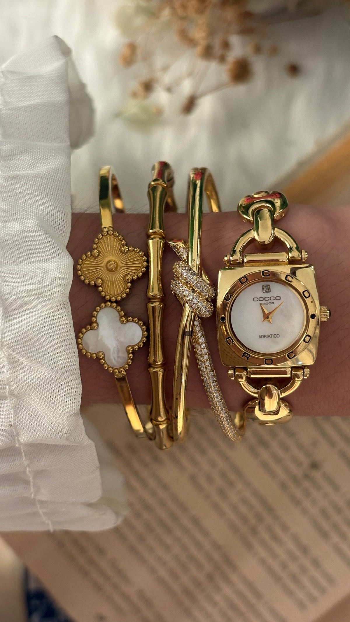 Rare Vintage Cocco Croco Mother of Pearl Dial Marina Link Watch in Gold Tone Quartz