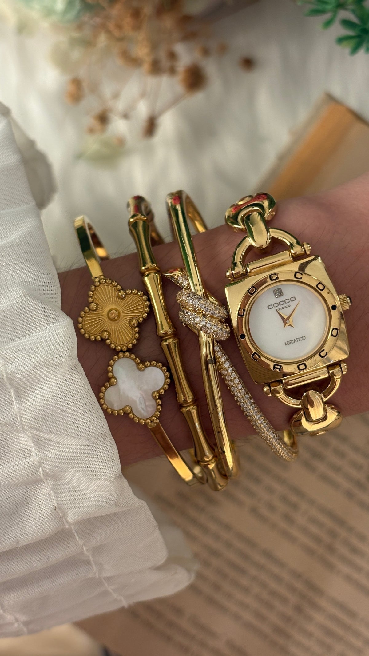 Rare Vintage Cocco Croco Mother of Pearl Dial Marina Link Watch in Gold Tone Quartz