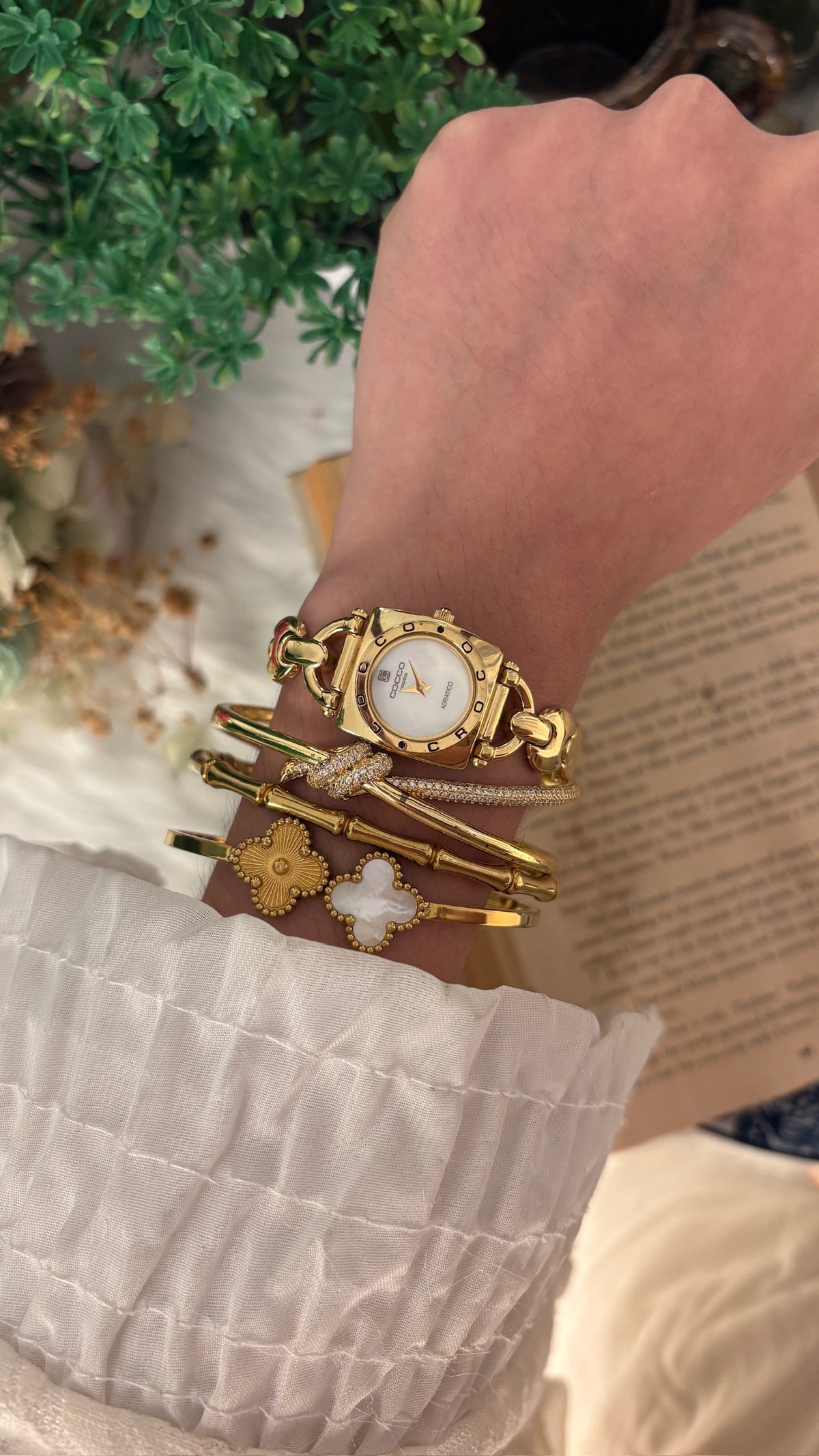 Rare Vintage Cocco Croco Mother of Pearl Dial Marina Link Watch in Gold Tone Quartz