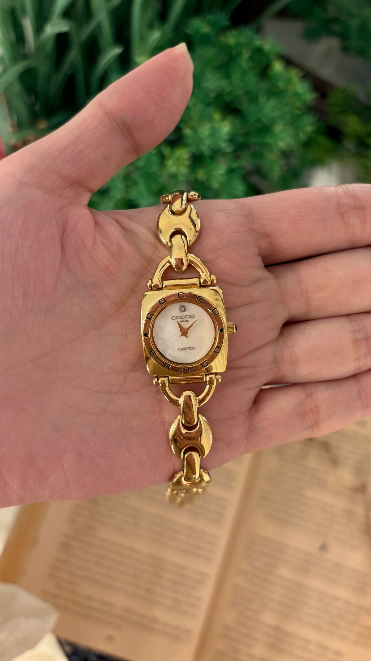 Rare Vintage Cocco Croco Mother of Pearl Dial Marina Link Watch in Gold Tone Quartz