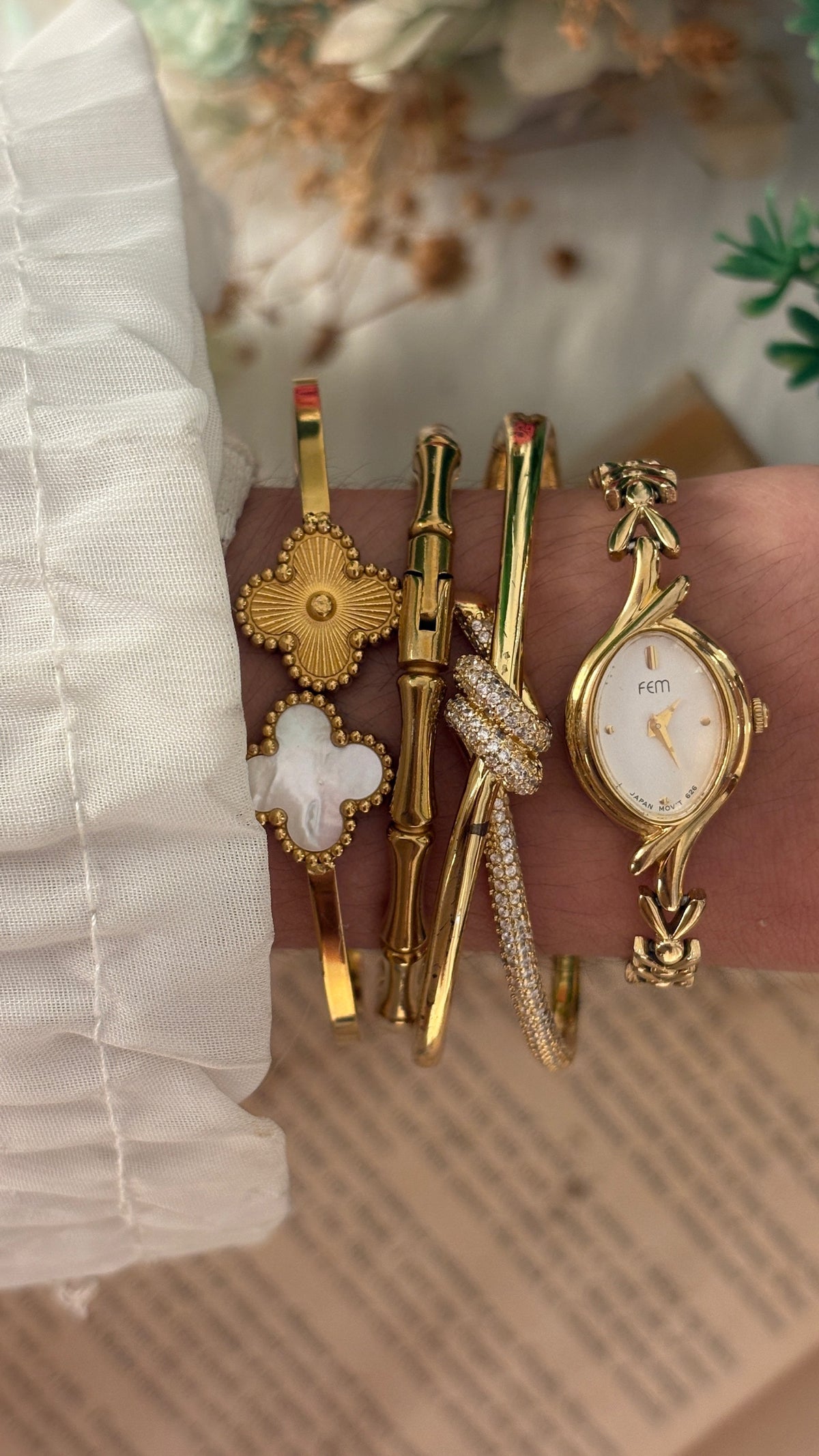 Rare Dainty Vintage Fem Heart Bracelet Watch in Gold Tone Quartz
