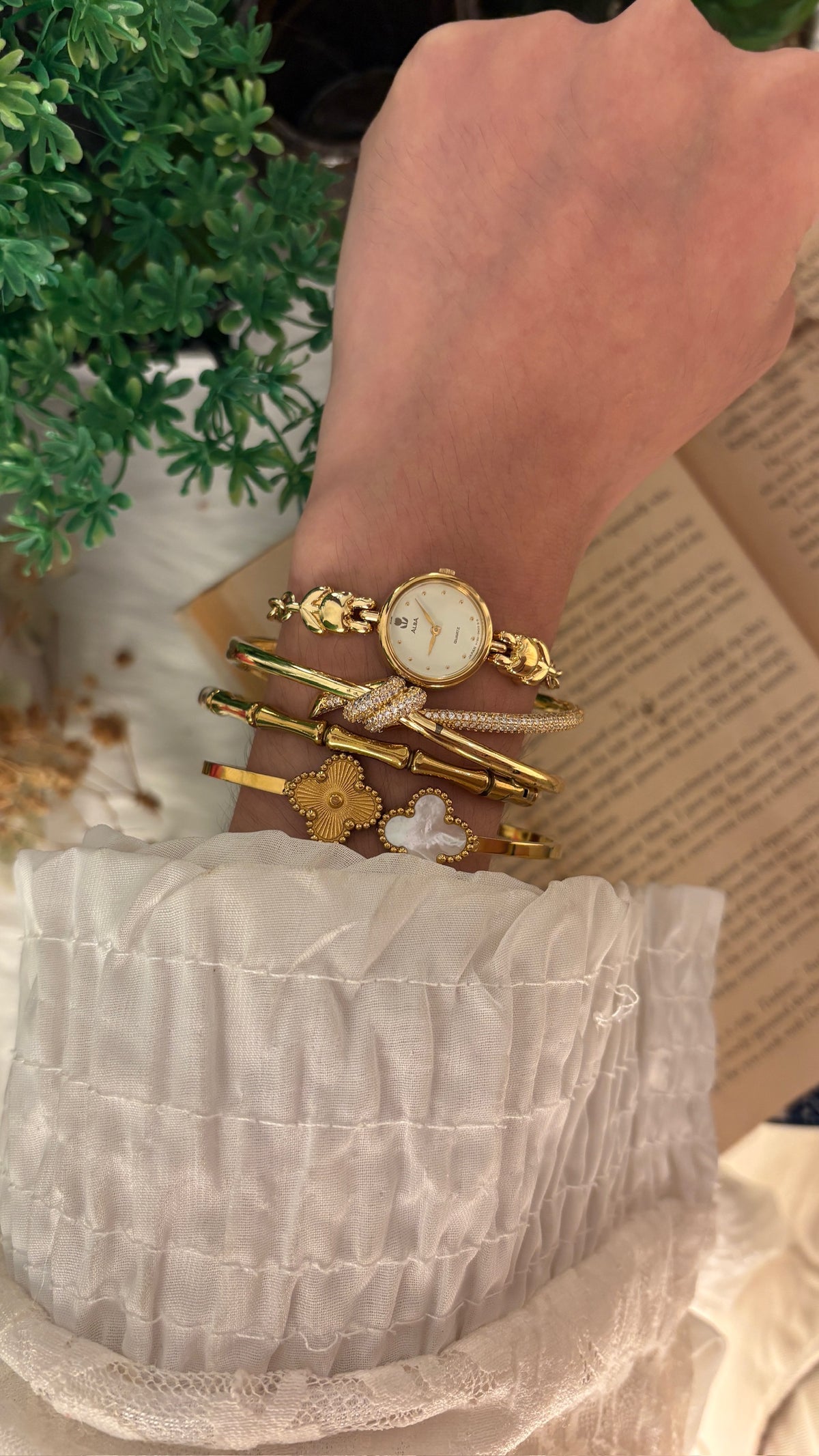 Rare Vintage Alba Seiko Tulip Bracelet Watch in Gold Tone Quartz