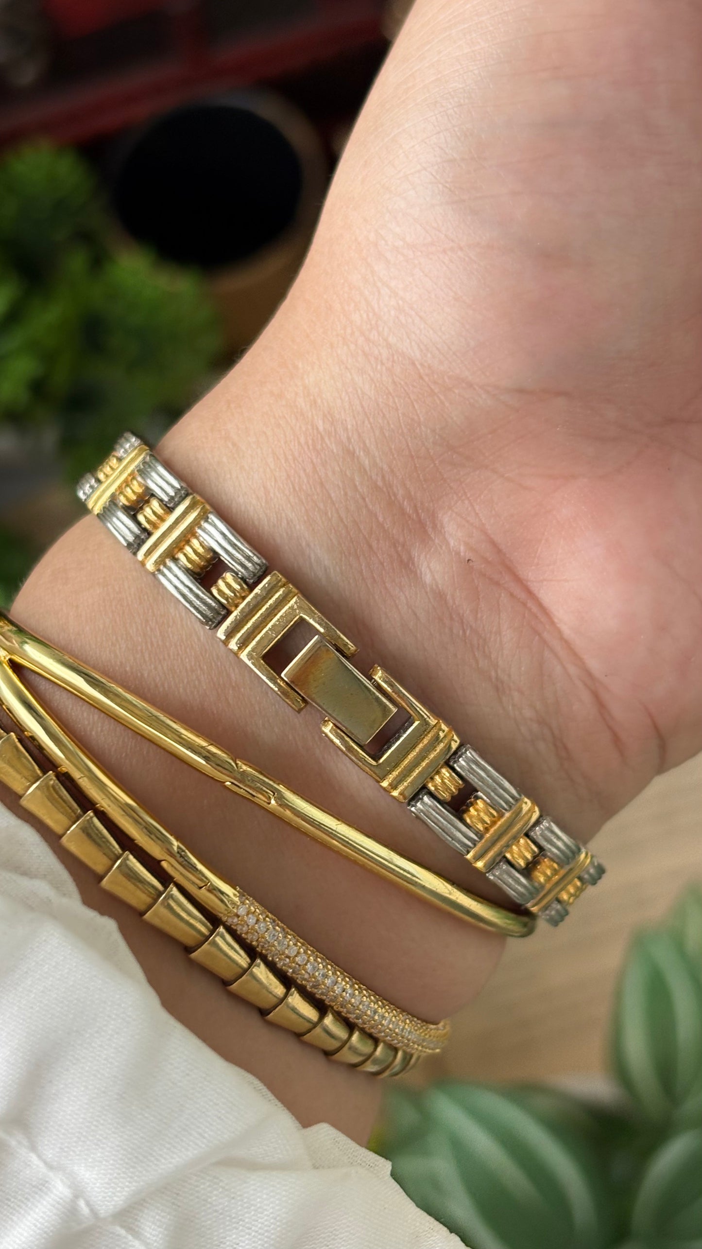 Vintage Persona Dainty Rare Chain Watch in Two-Tone Quartz Lock Style