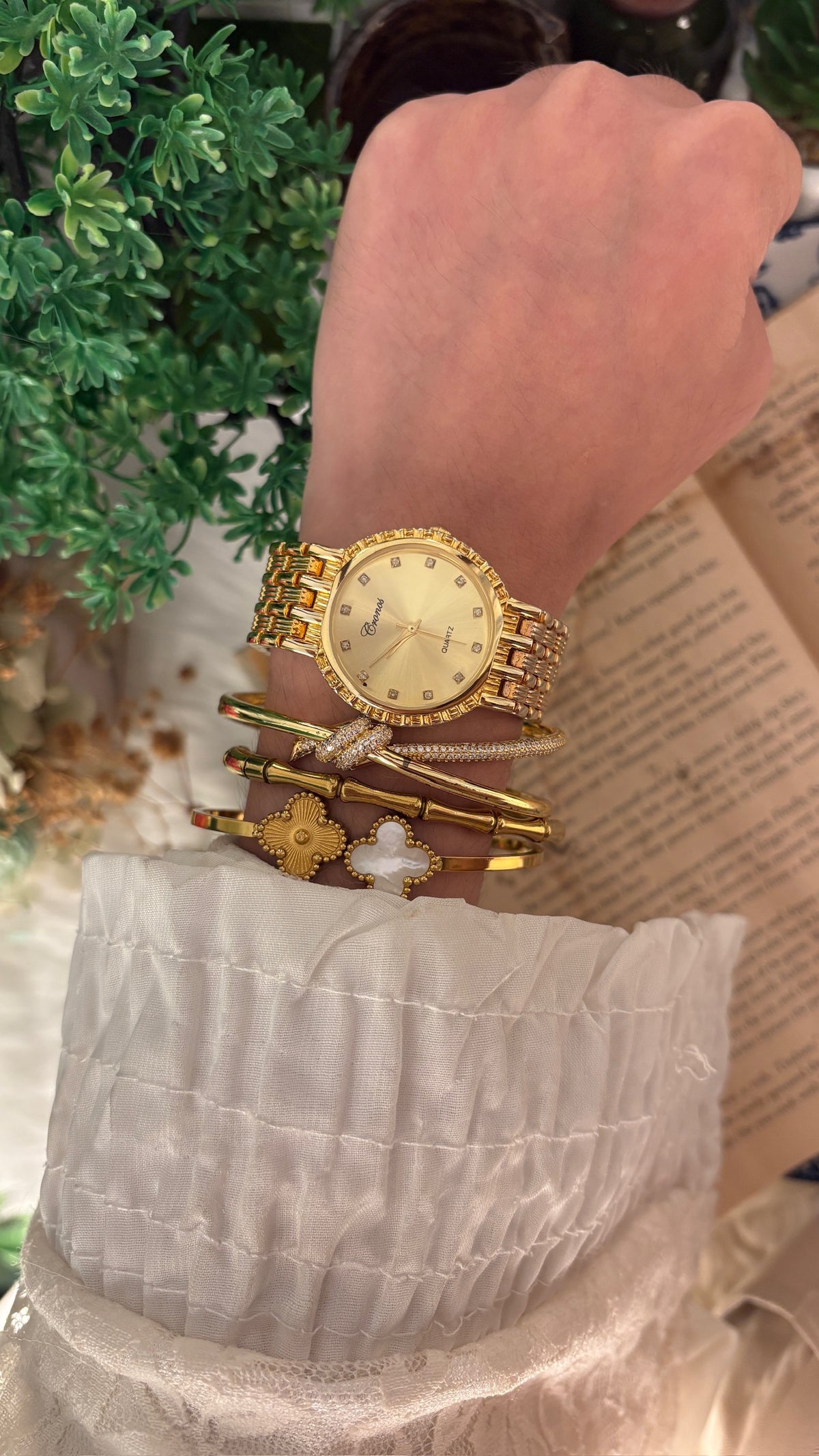 Vintage Cronos Mens Dress Watch in Gold Tone Quartz