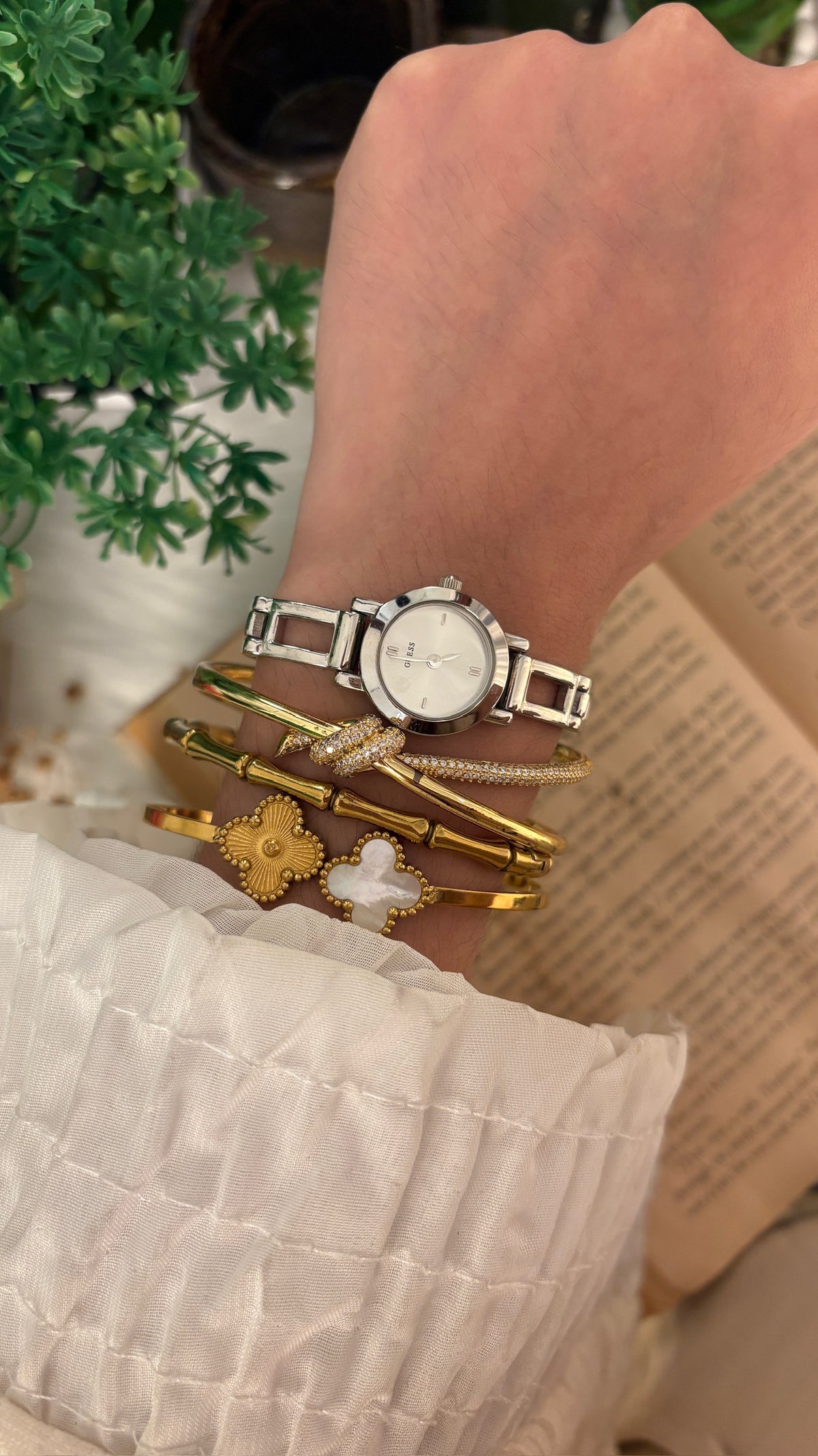 Vintage Guess Bracelet Watch in Silver Tone Quartz