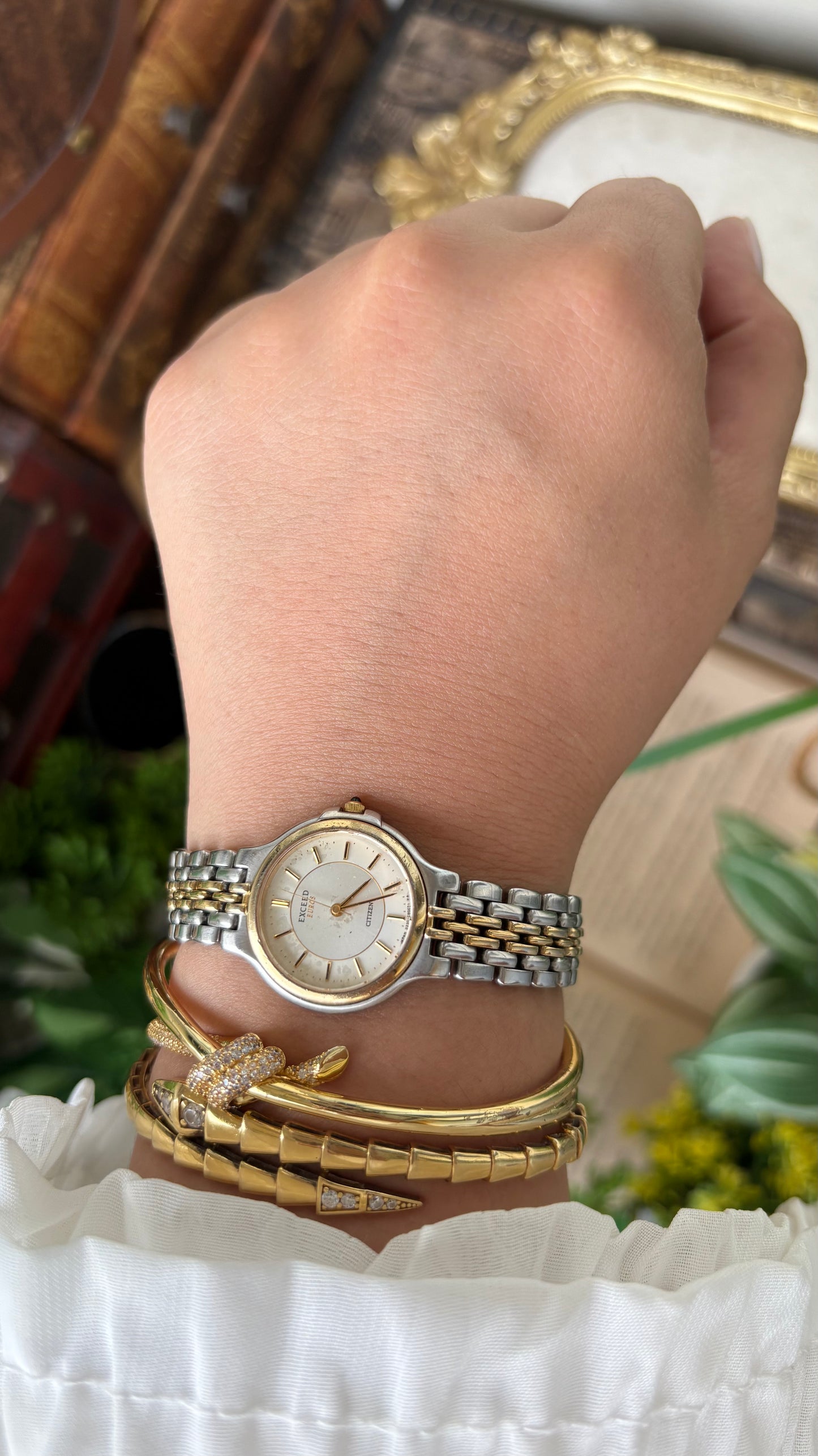 Vintage Citizen Exceed in Two-Tone Inner Mother of Pearl Dial Quartz