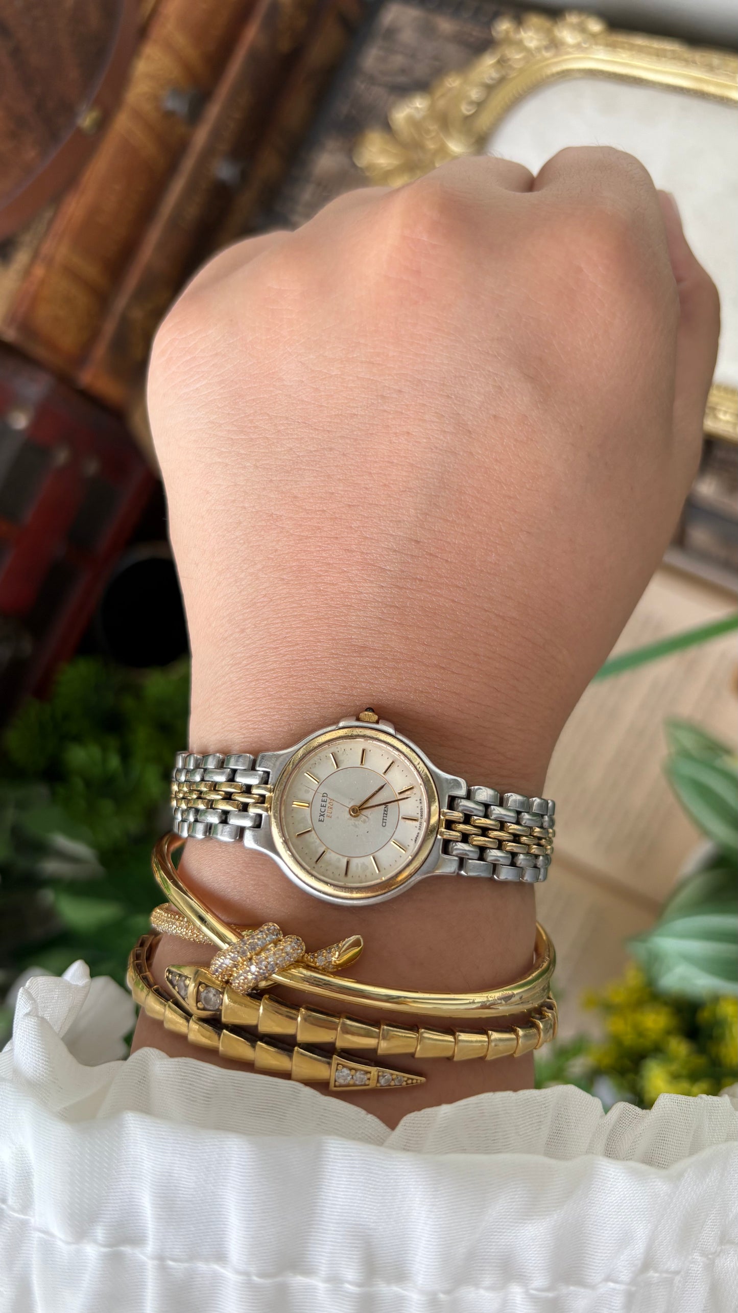 Vintage Citizen Exceed in Two-Tone Inner Mother of Pearl Dial Quartz