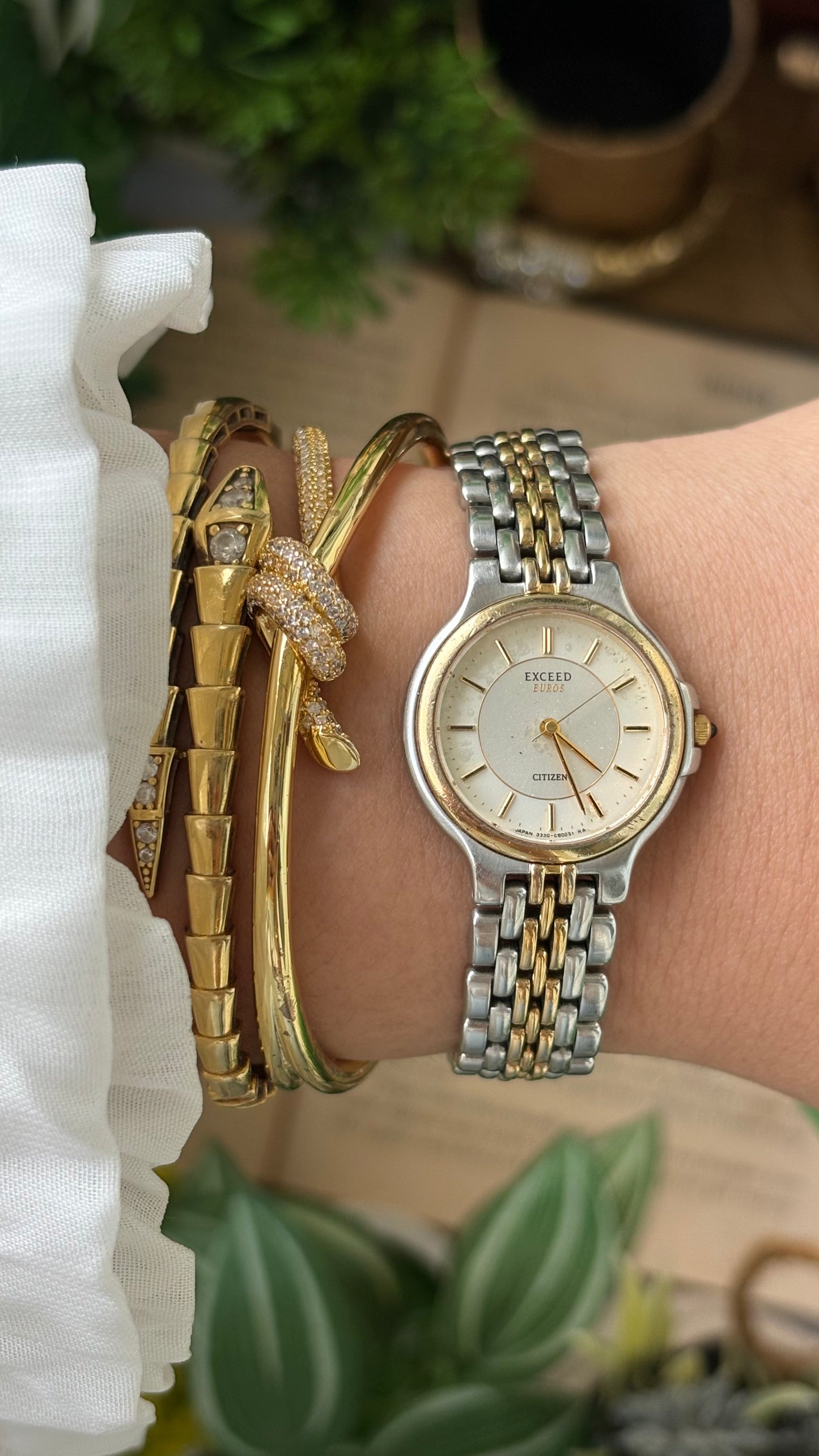 Vintage Citizen Exceed in Two-Tone Inner Mother of Pearl Dial Quartz