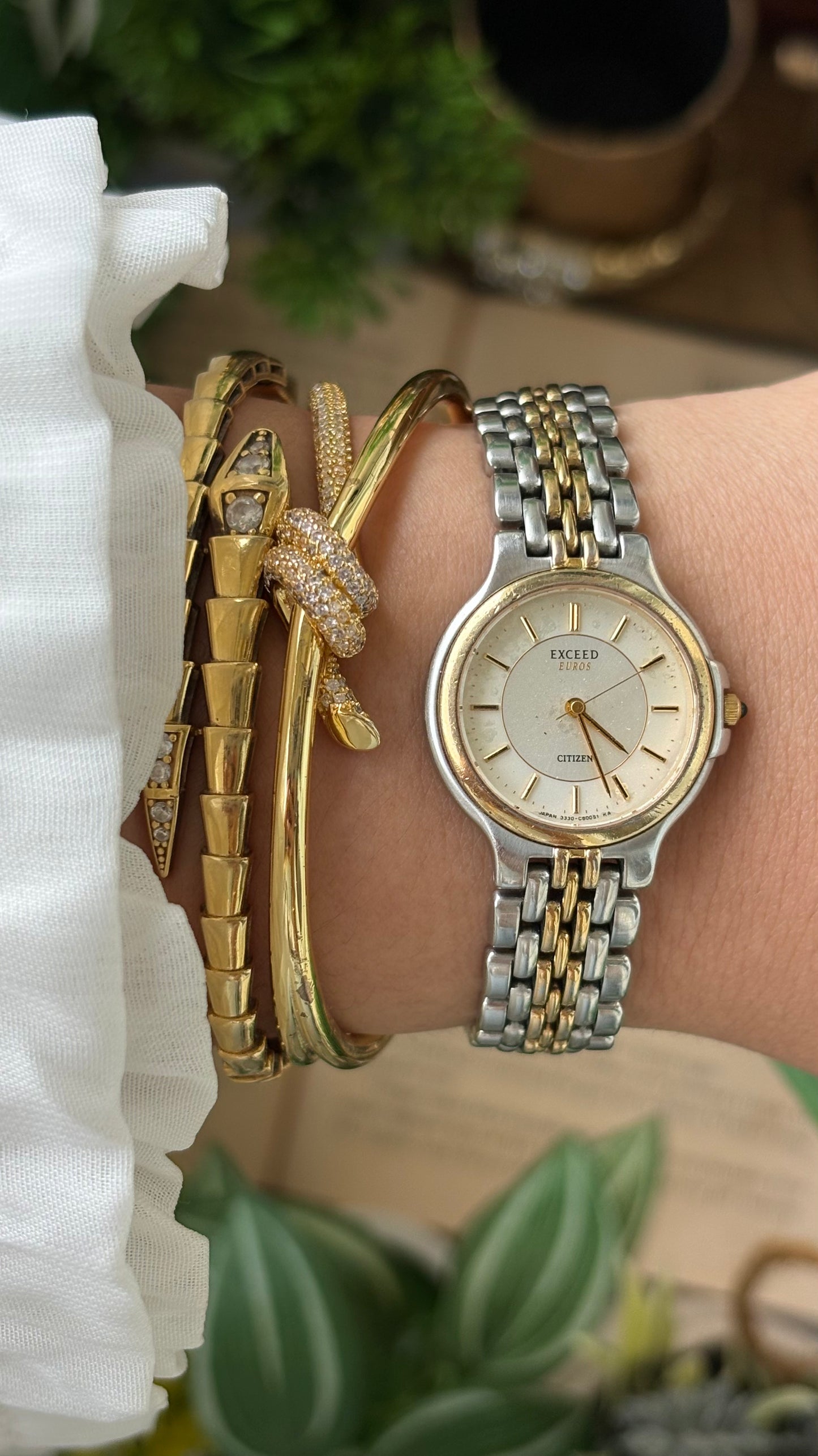 Vintage Citizen Exceed in Two-Tone Inner Mother of Pearl Dial Quartz