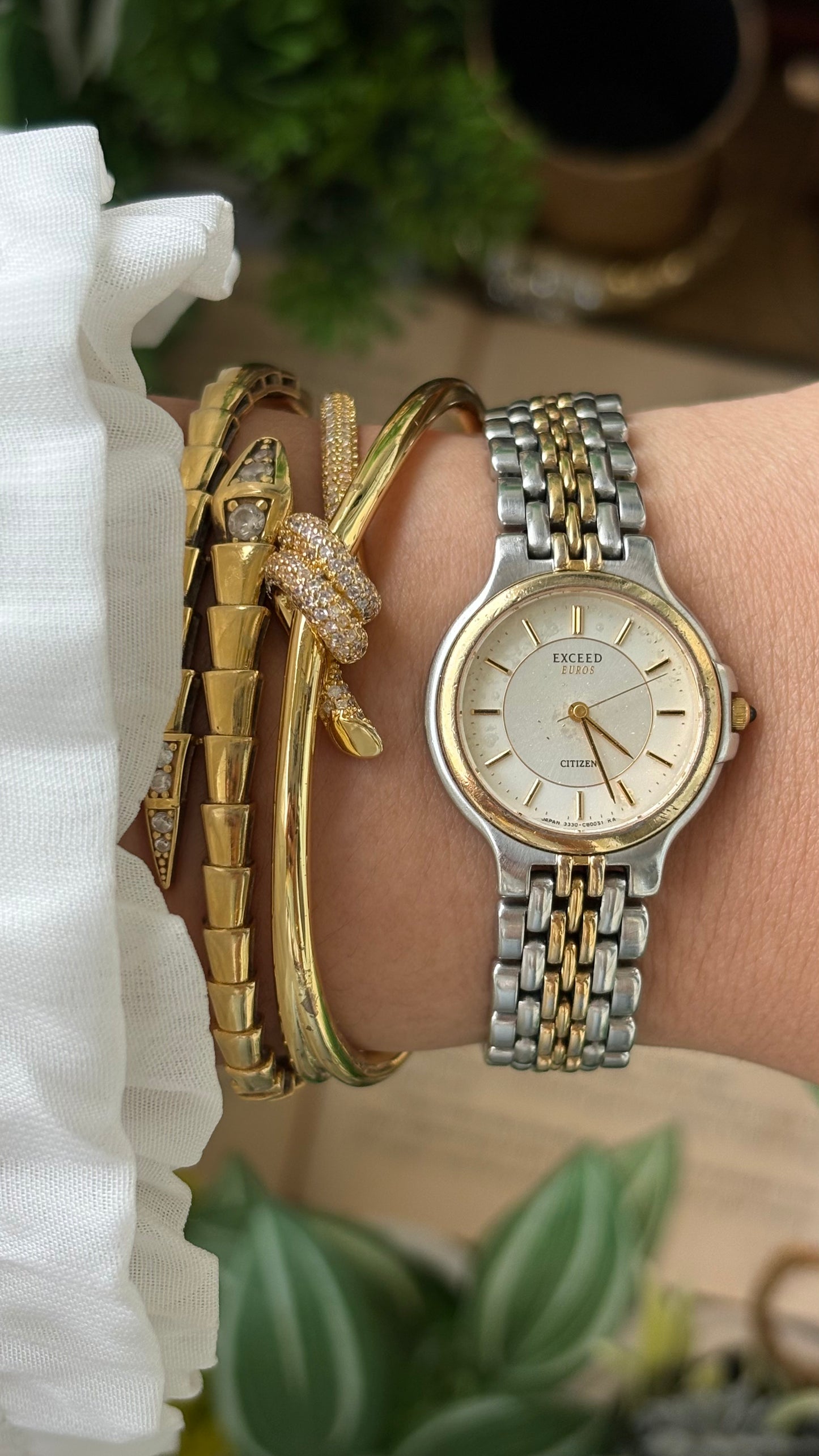 Vintage Citizen Exceed in Two-Tone Inner Mother of Pearl Dial Quartz