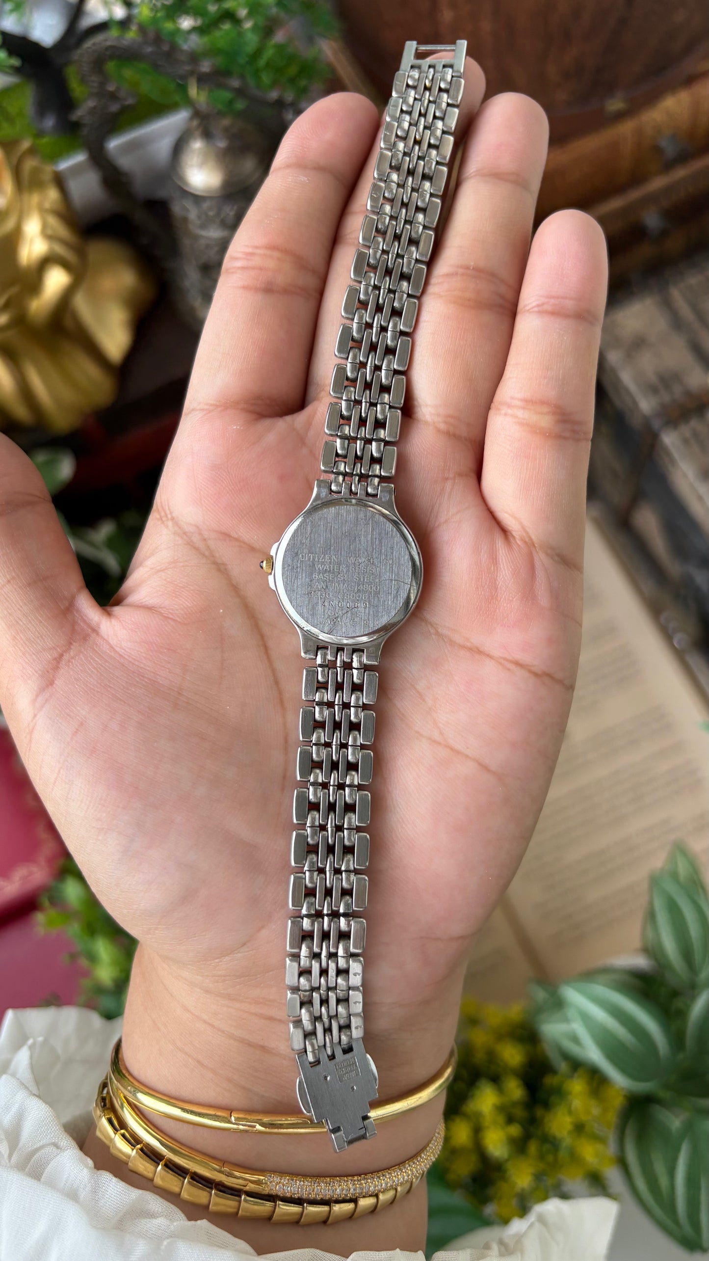 Vintage Citizen Exceed in Two-Tone Inner Mother of Pearl Dial Quartz