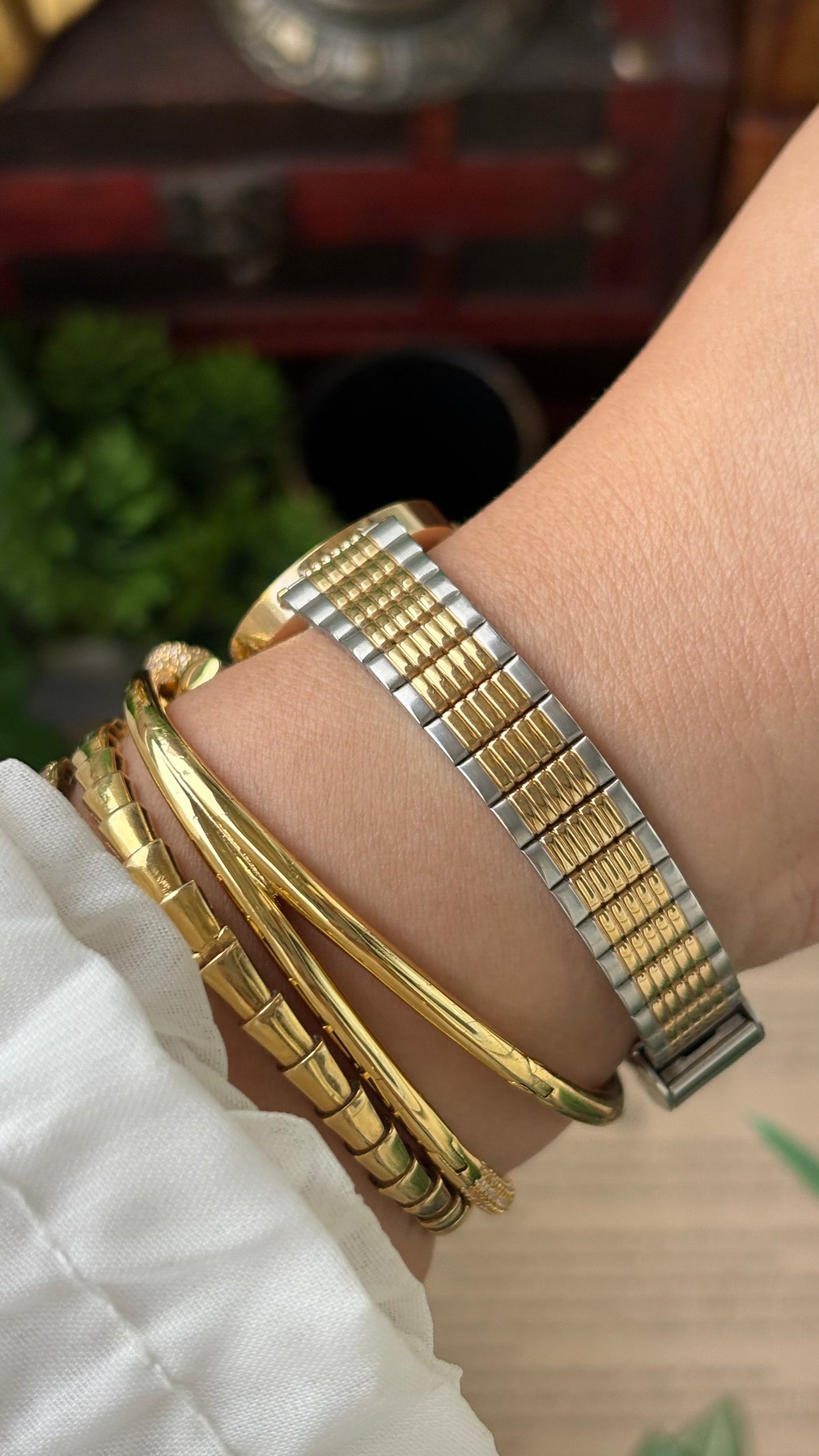 Rare Vintage 1930 Benrus Swiss Watch in Two-Tone Black Minimalist Dial Quartz