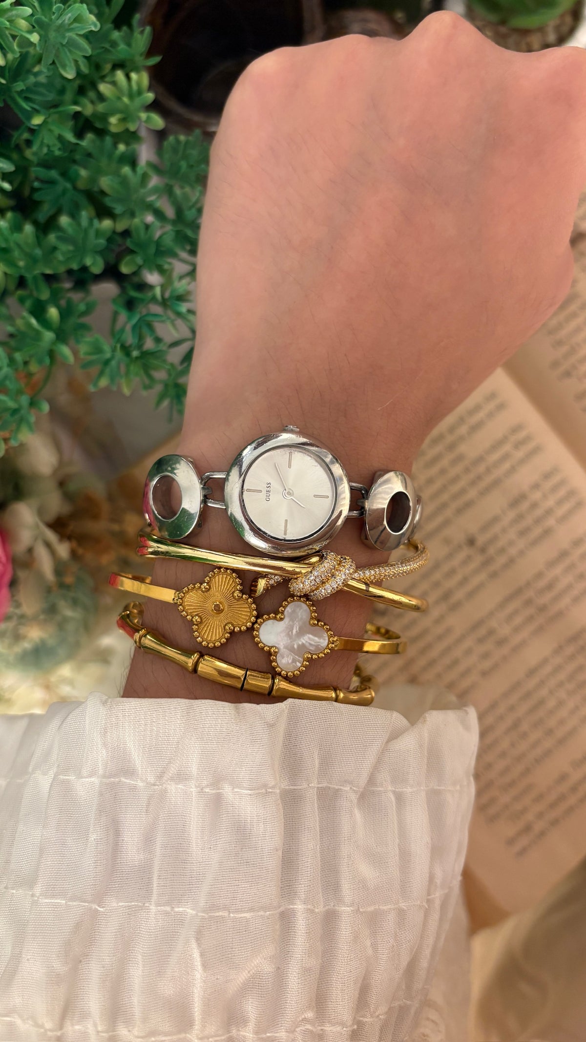 Rare Vintage Guess Circle Bracelet Watch in Silver Tone Quartz