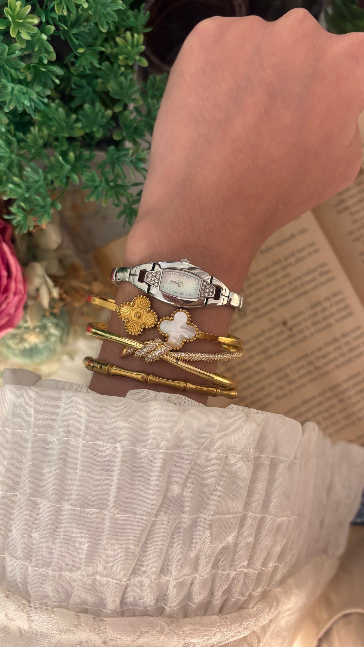 Rare Dainty Vintage Lazy Susan Eye Mother of Pearl Dial Watch in Silver Tone Quartz