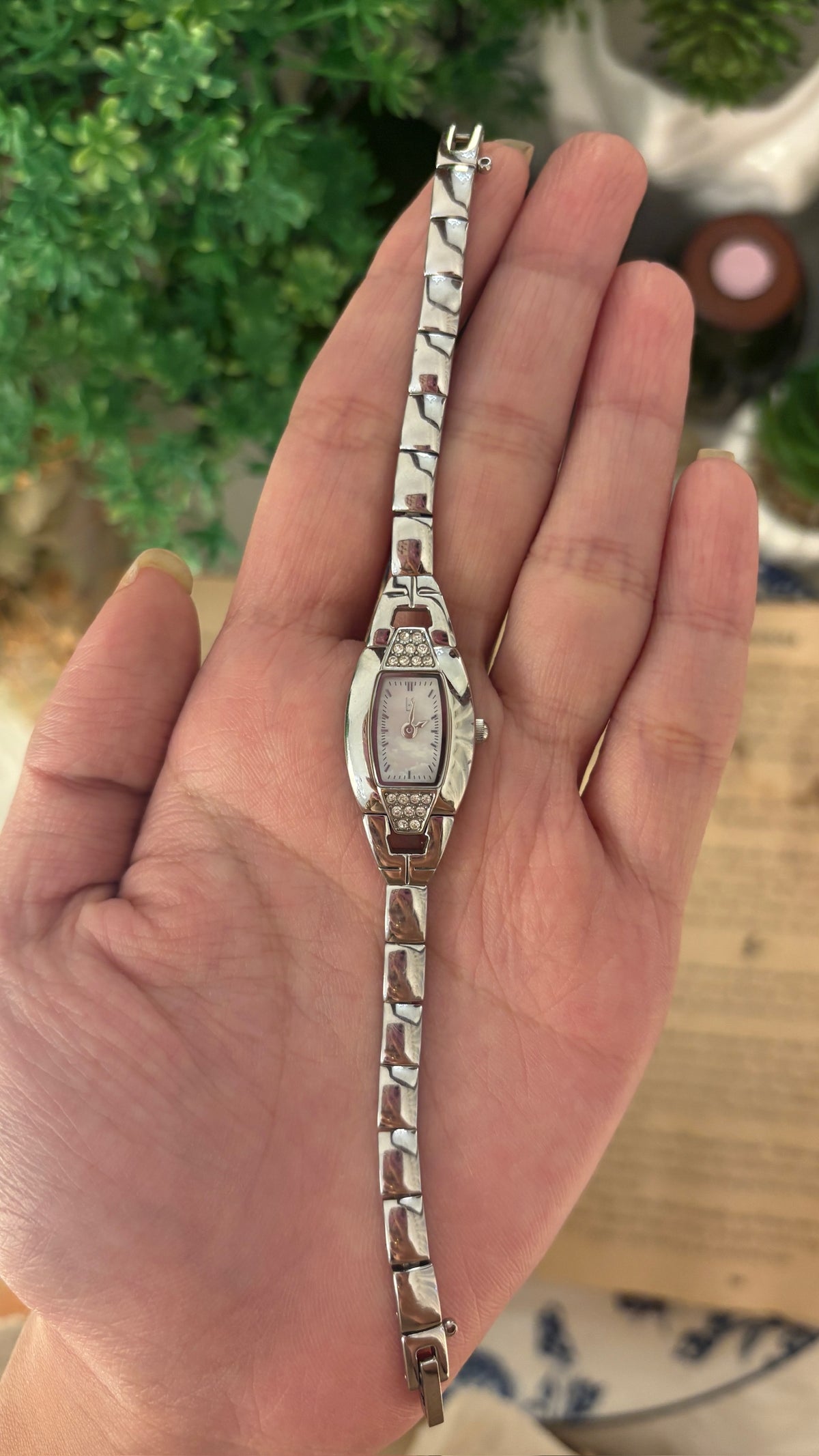 Rare Dainty Vintage Lazy Susan Eye Mother of Pearl Dial Watch in Silver Tone Quartz