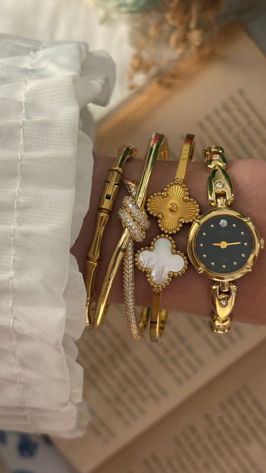 Rare Vintage Gianni Accordi Teardrop Bracelet Watch in Gold Tone Quartz