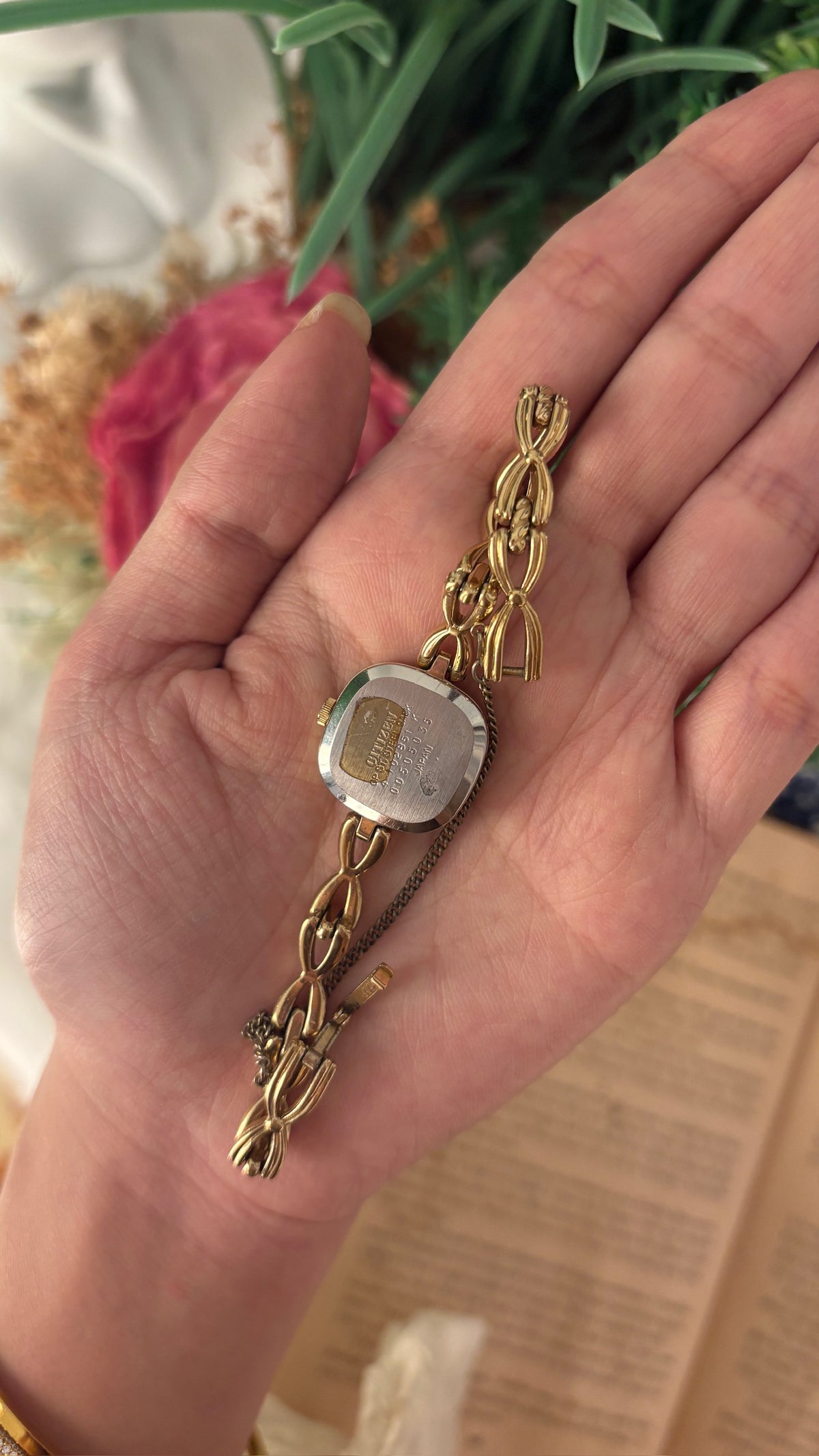 Rare Vintage Elegant Citizen Square Dial Bracelet Watch in Gold Tone Quartz