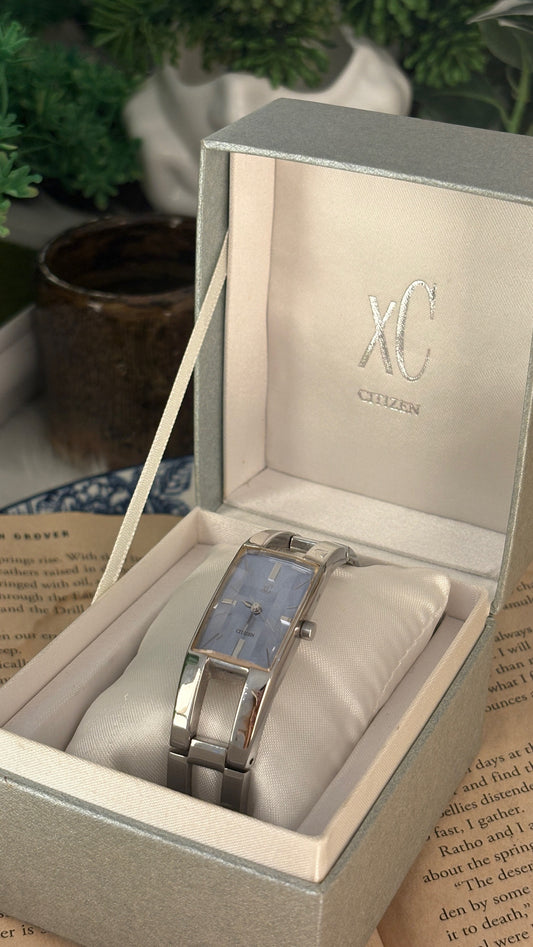 Rare Boxed Vintage Citizen Exceed Diacut Glass Blue Dial Bangle Watch in Silver Tone Quartz