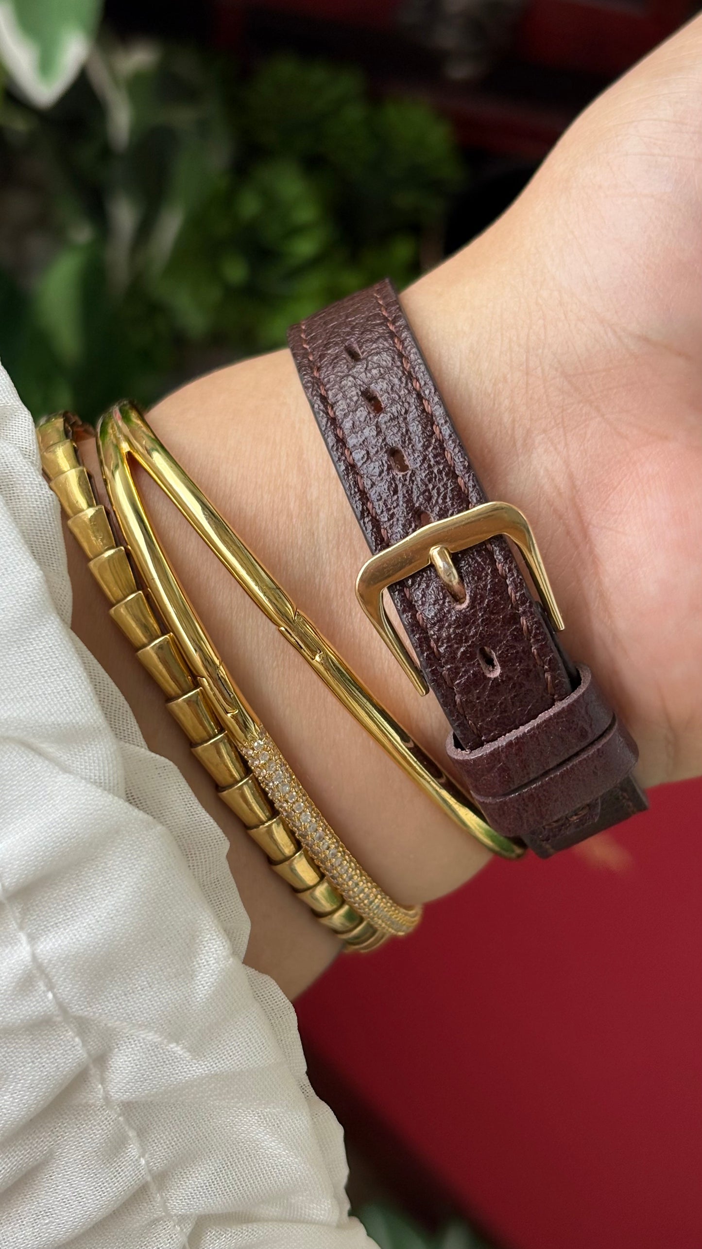 Extremely Rare Vintage 1980s Must De Tank Cartier Vermeil Manual Winding Watch in Burgundy Leather Burgundy Red Dial Gold Tone Case