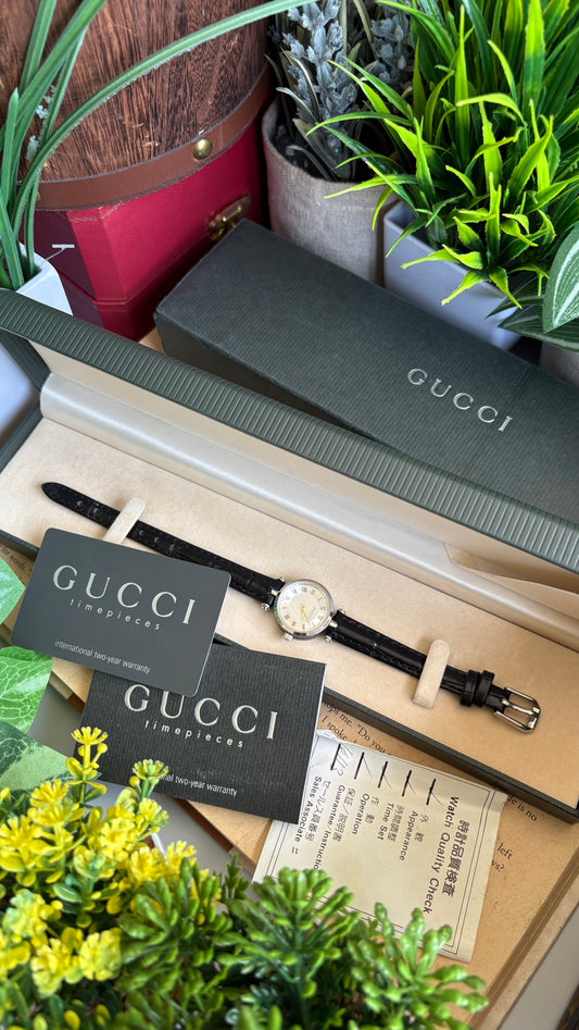 Vintage Gucci 2040 Watch in Black Leather Straps Roman  Dial with Original Box and Papers