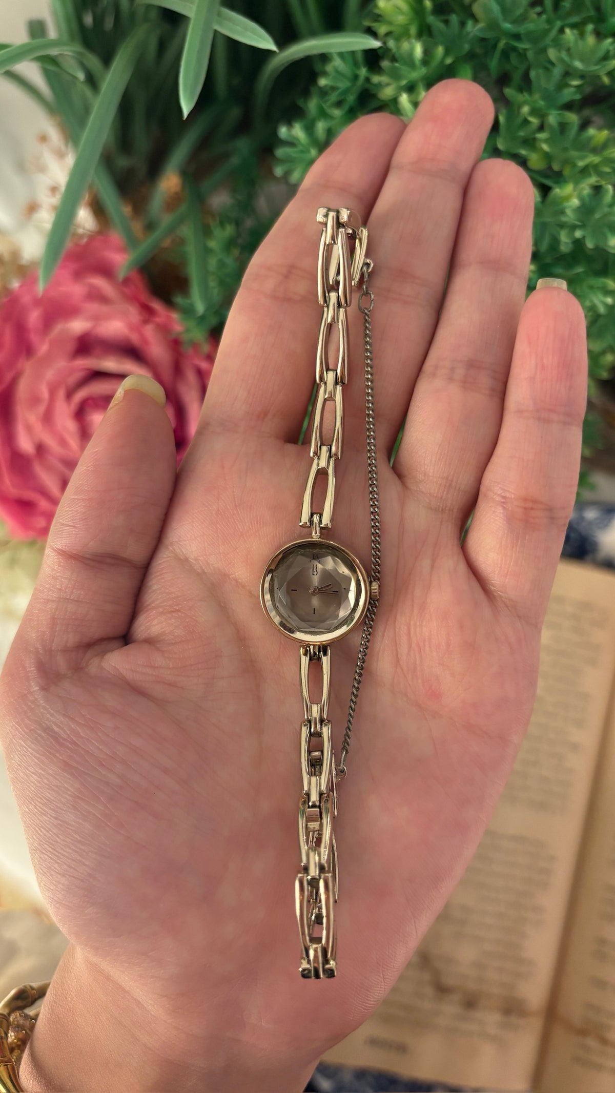 Rare Dainty Vintage Lazy Susan Gray Dial Watch in Silver Tone Quartz