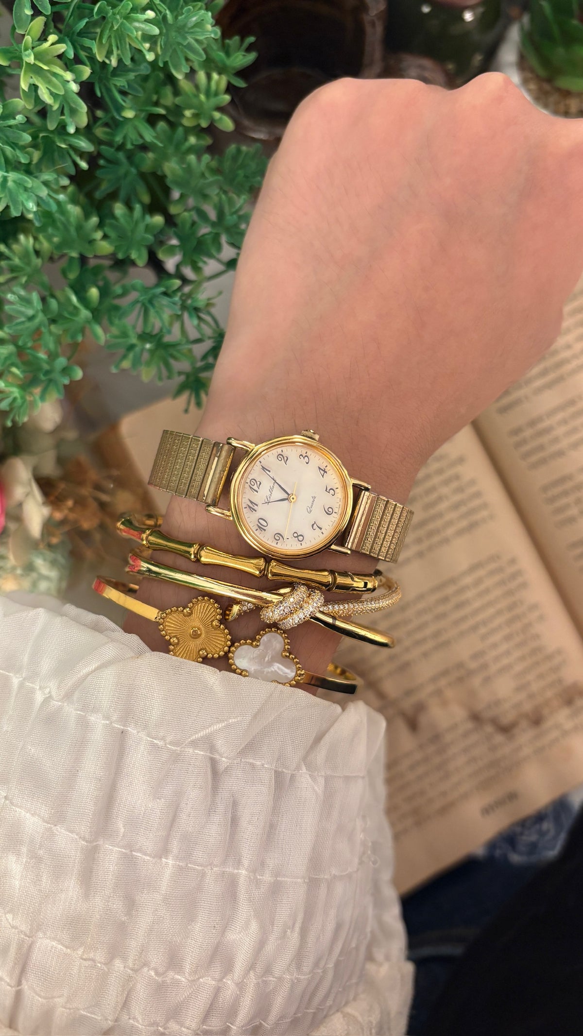 Vintage Lisblank Expandable Band Watch in Gold Tone Quartz