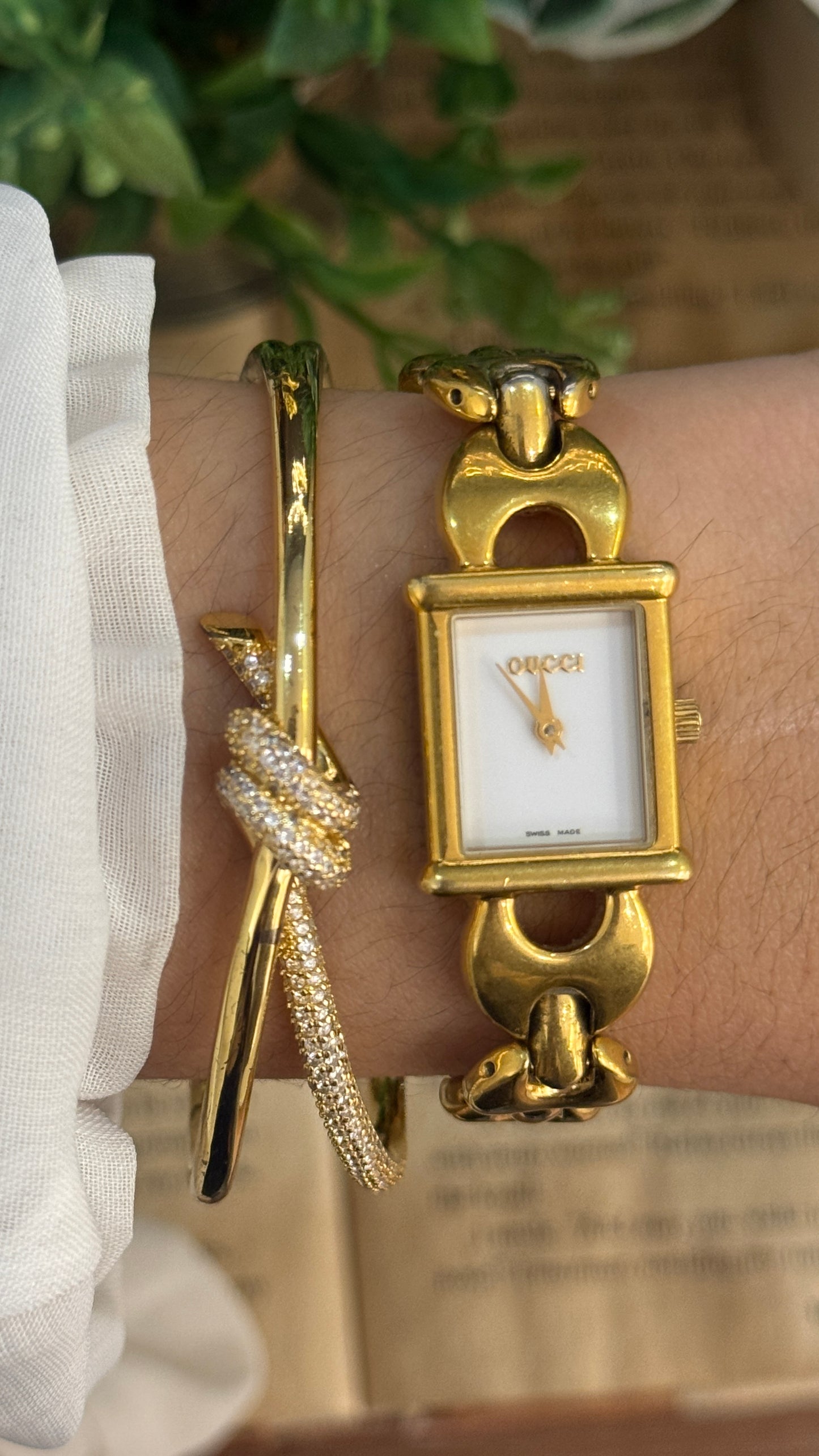 Extremely Rare Gucci Swiss 1800L Bracelet Watch in Gold Tone Quartz