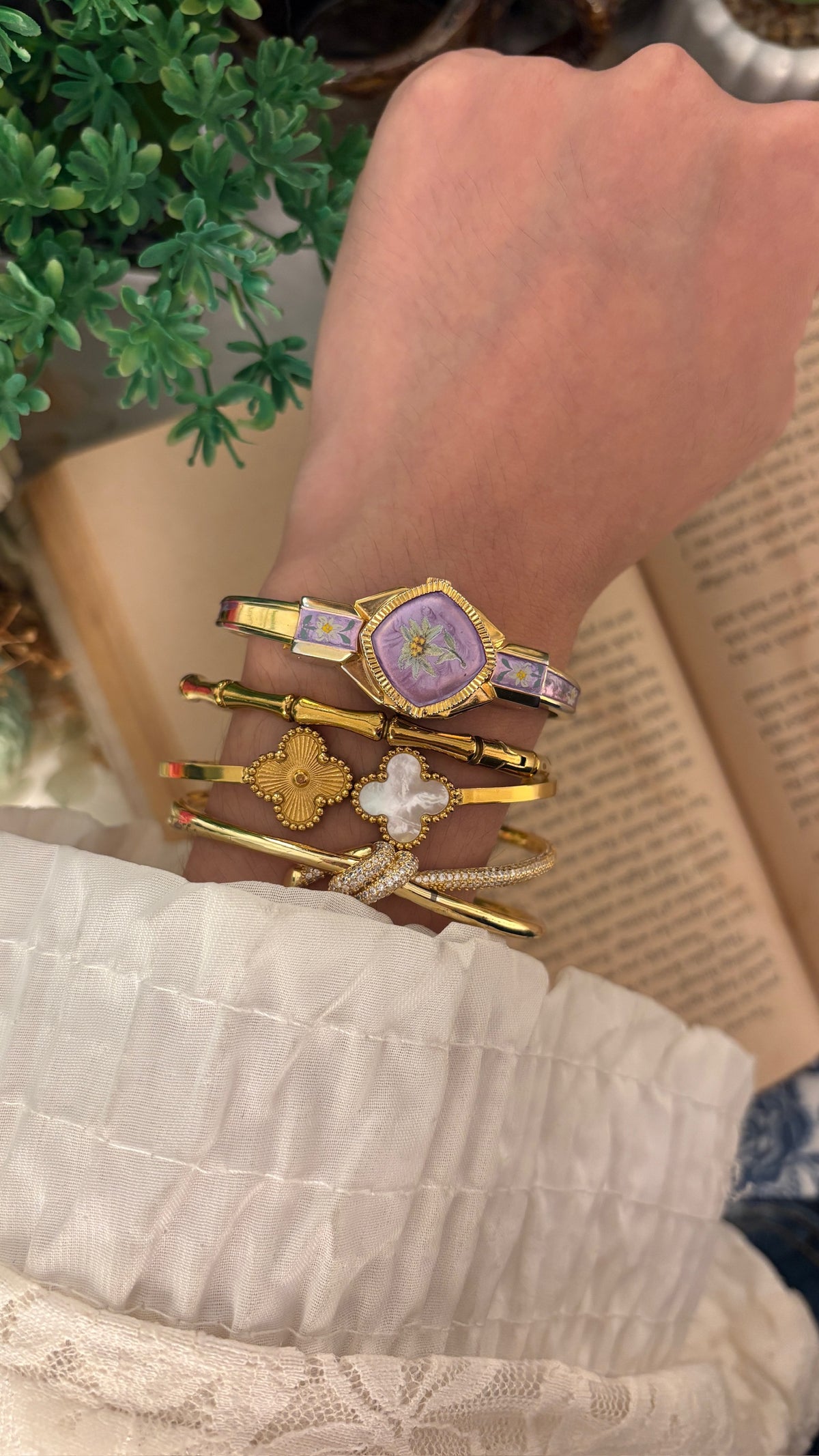 Rare Dainty Vintage Itraco Swiss Pink Peekaboo Watch in Gold Tone Quartz