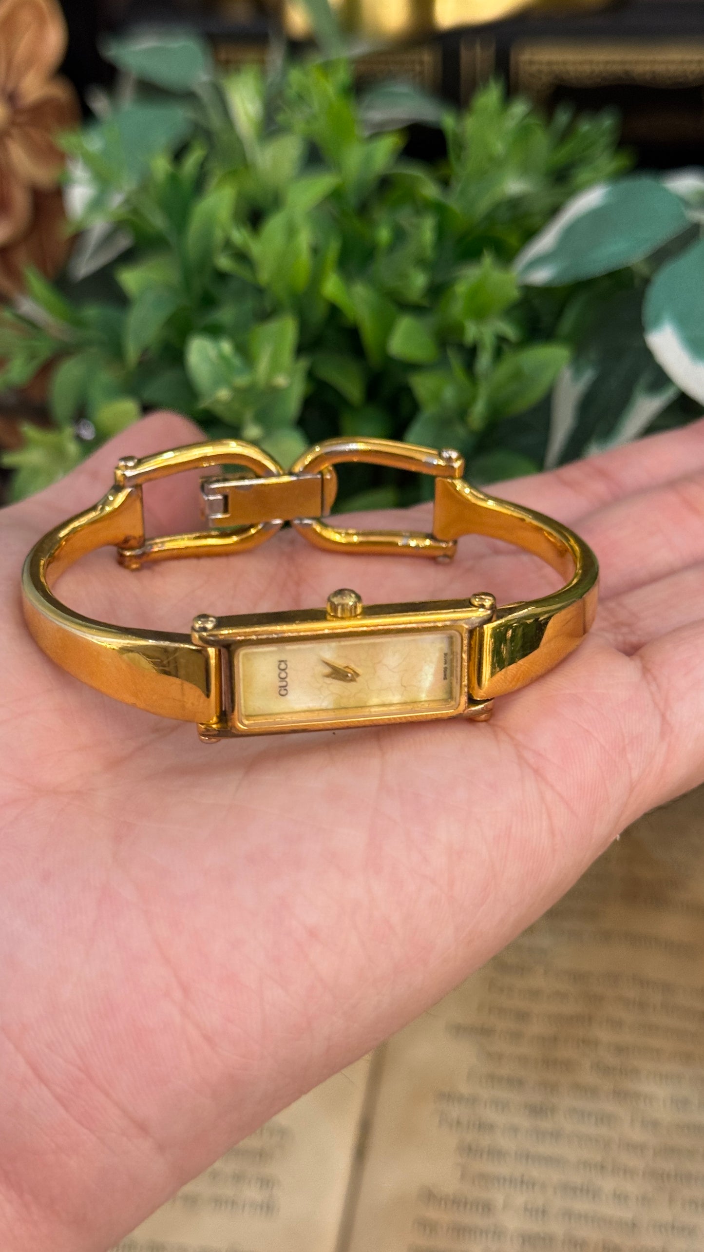 Vintage Gucci Swiss 1500L Bangle Watch in Gold Tone Mother of Pearl Dial Quartz