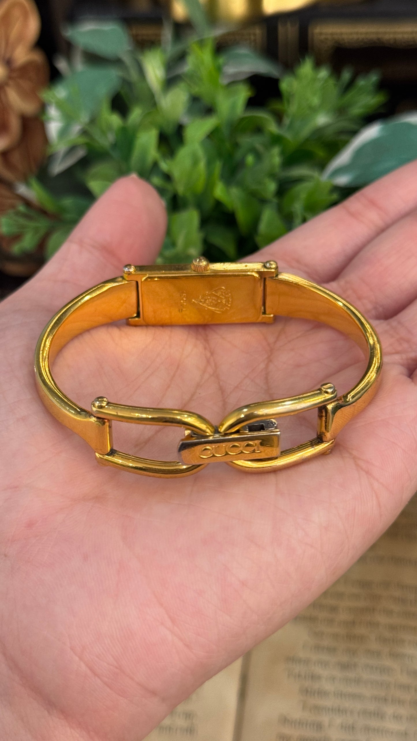 Vintage Gucci Swiss 1500L Bangle Watch in Gold Tone Mother of Pearl Dial Quartz