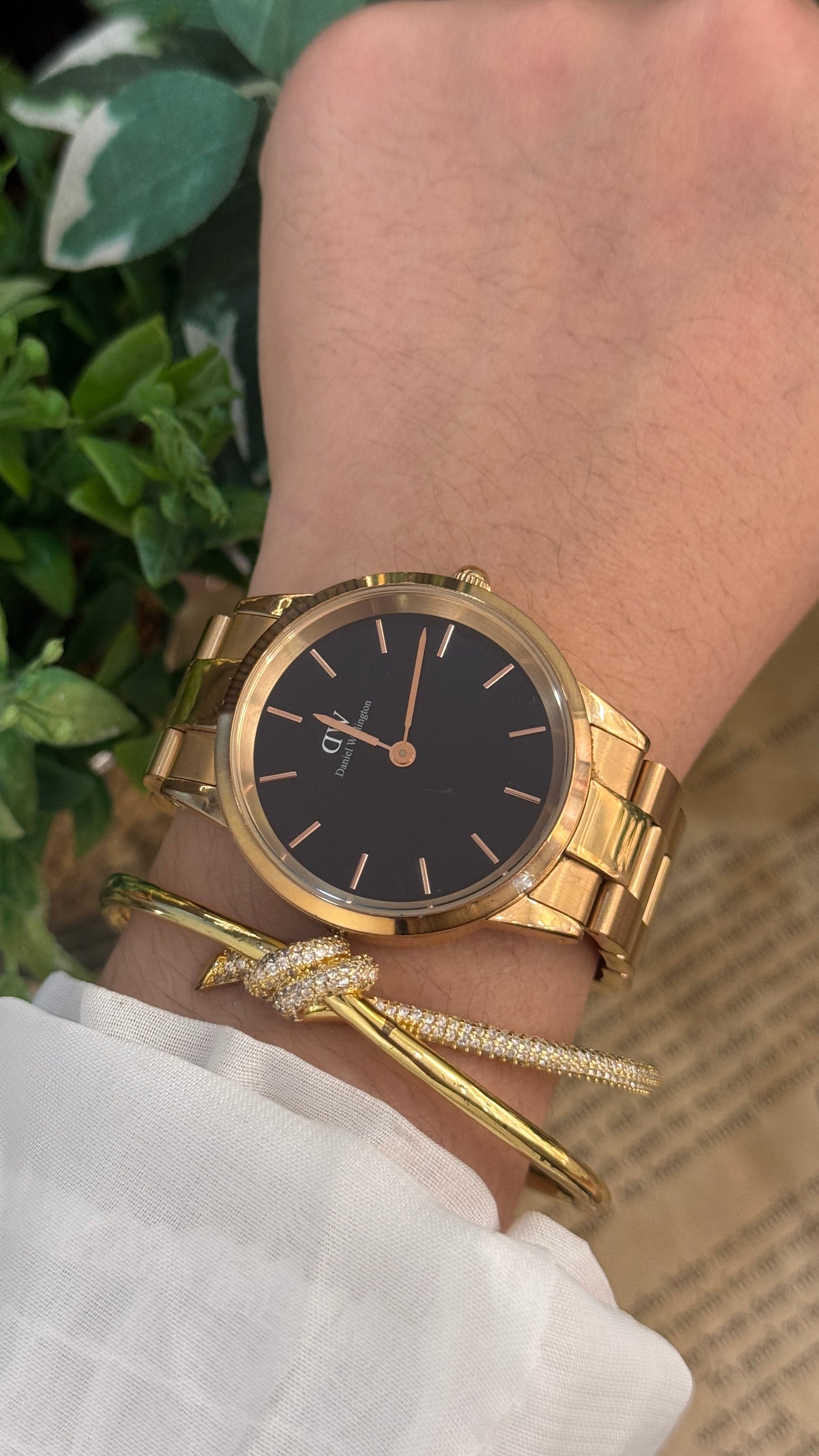 Vintage Daniel Wellington Mens Classic Watch in Rose Gold Tone Black Dial Quartz