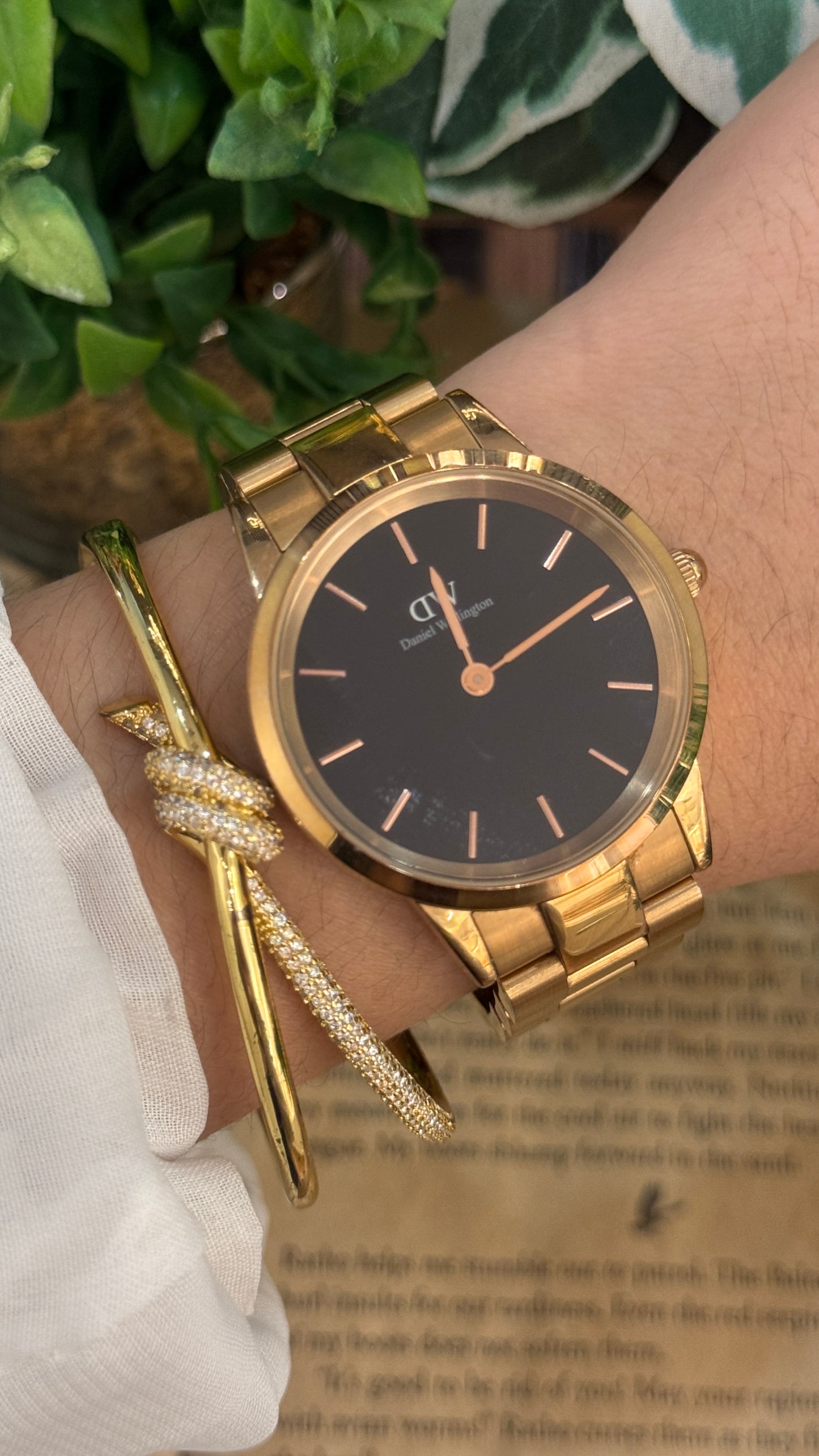 Vintage Daniel Wellington Mens Classic Watch in Rose Gold Tone Black Dial Quartz