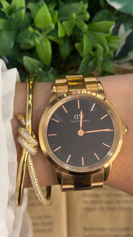 Vintage Daniel Wellington Mens Classic Watch in Rose Gold Tone Black Dial Quartz