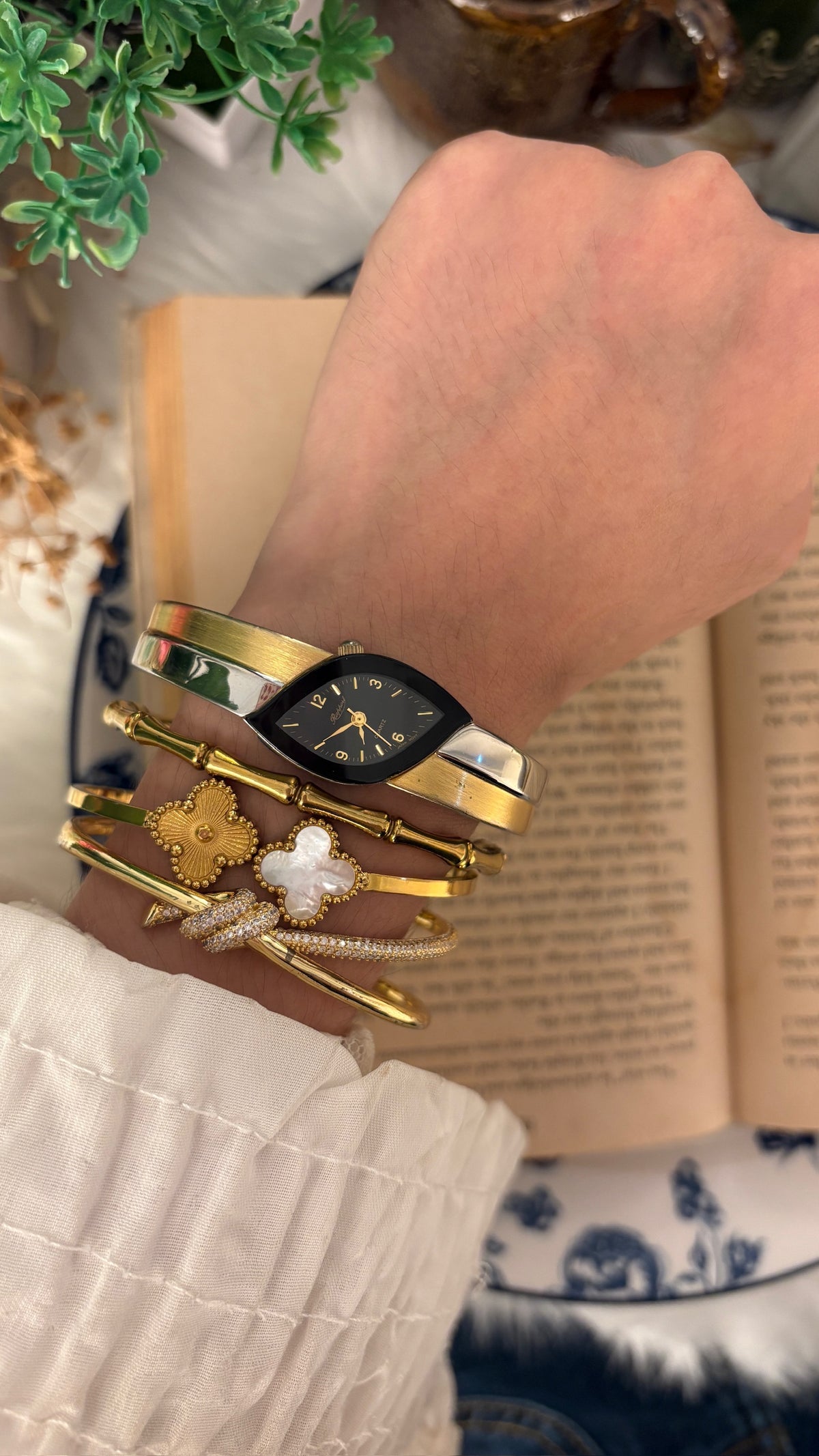 Rare Dainty Vintage Rapport Leaf Black Dial Watch in Two-Tone Quartz