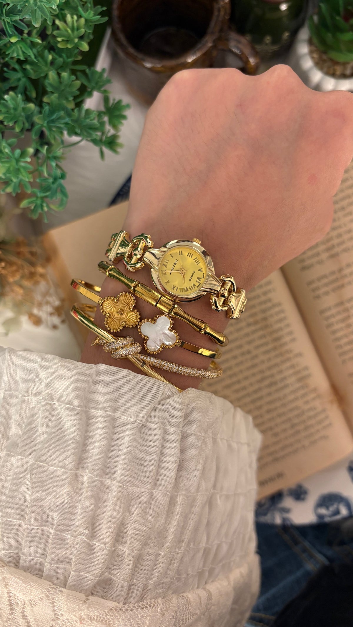 Vintage Elegant Airtec Bracelet Watch in Gold Tone Quartz