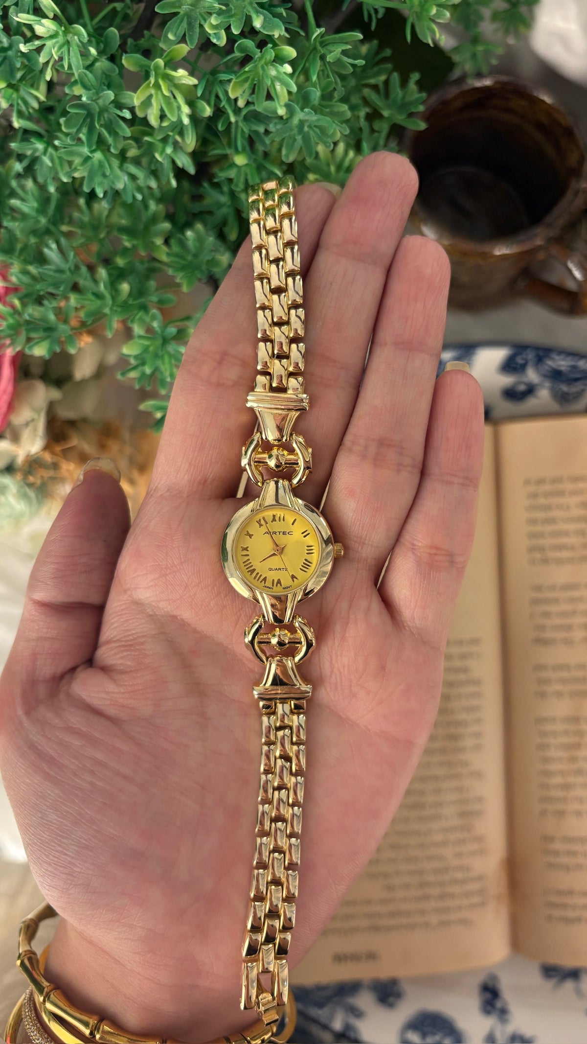 Vintage Elegant Airtec Bracelet Watch in Gold Tone Quartz