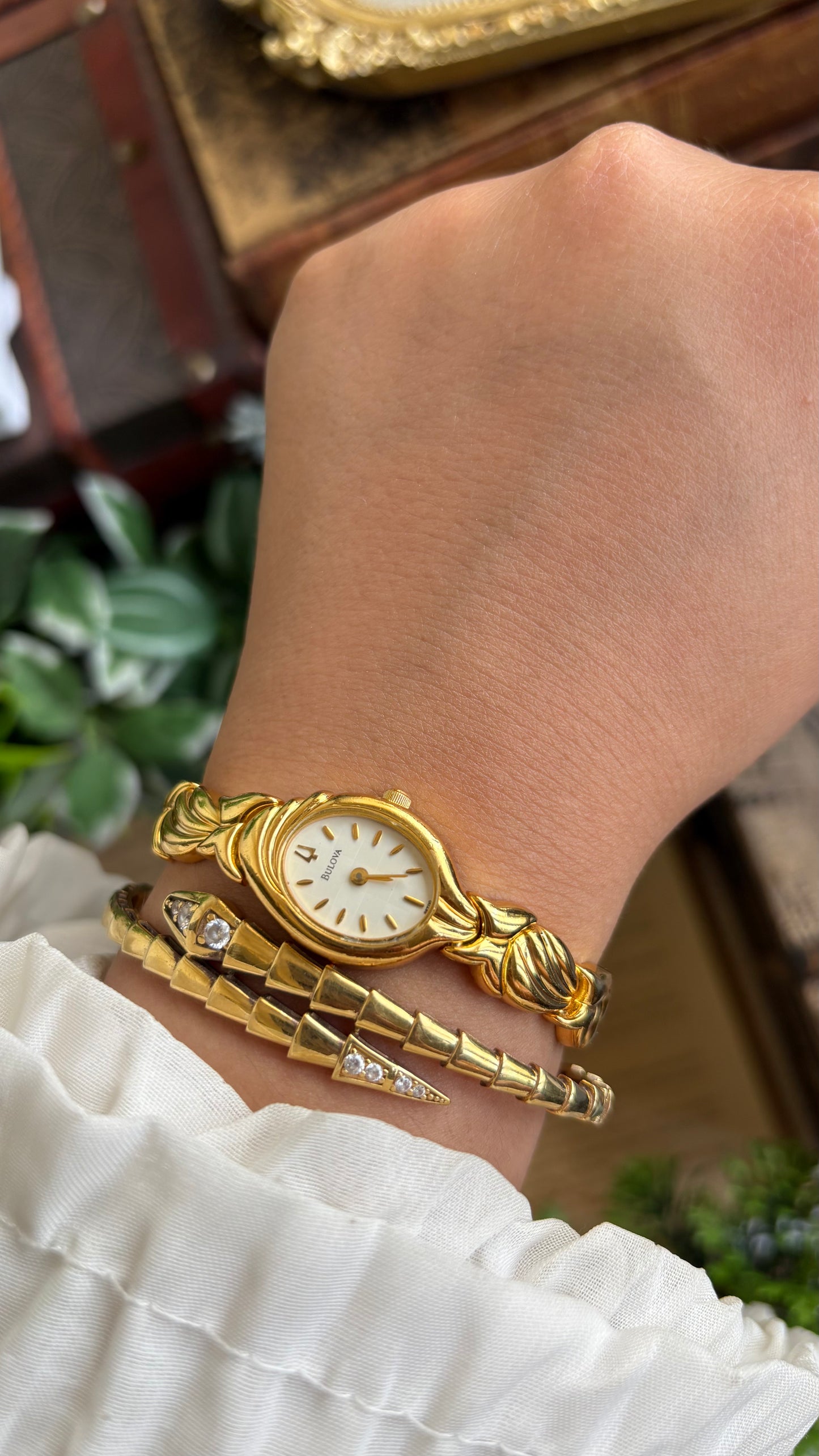 Extremely Rare Vintage Bulova Watch in Gold Tone Shell Straps