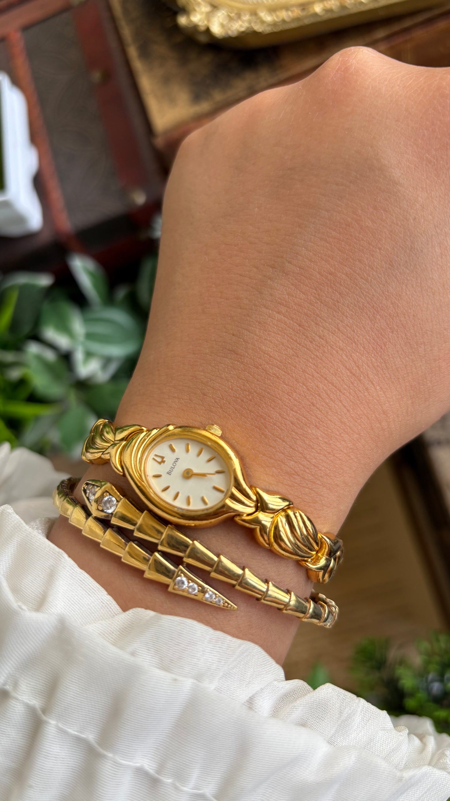 Extremely Rare Vintage Bulova Watch in Gold Tone Shell Straps