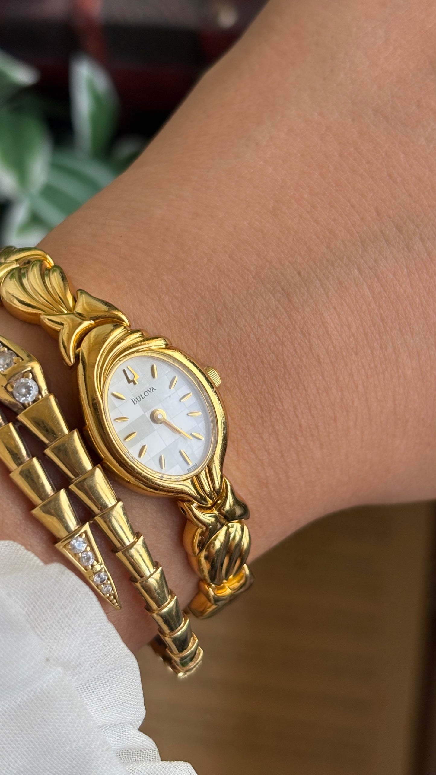 Extremely Rare Vintage Bulova Watch in Gold Tone Shell Straps