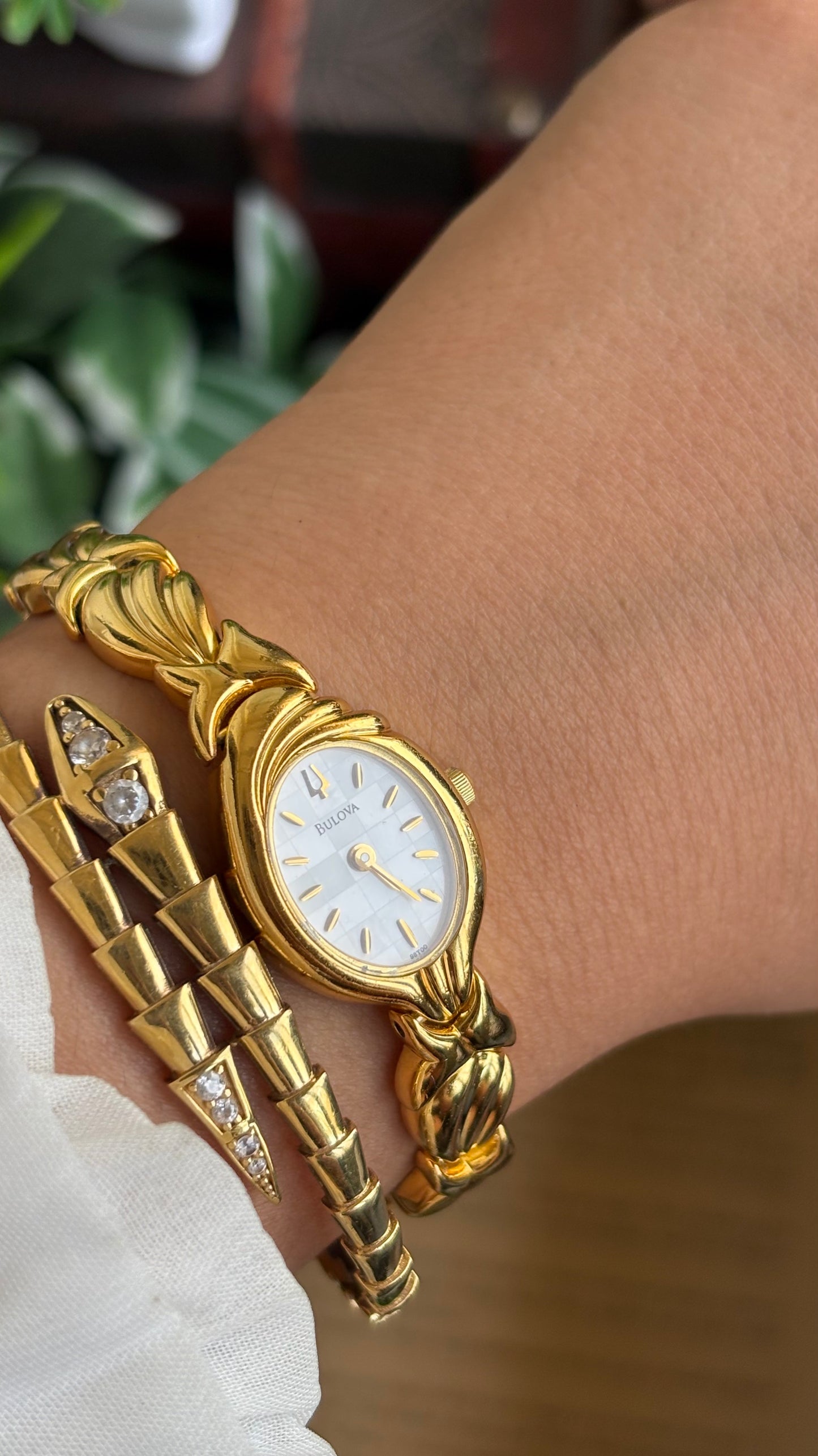 Extremely Rare Vintage Bulova Watch in Gold Tone Shell Straps