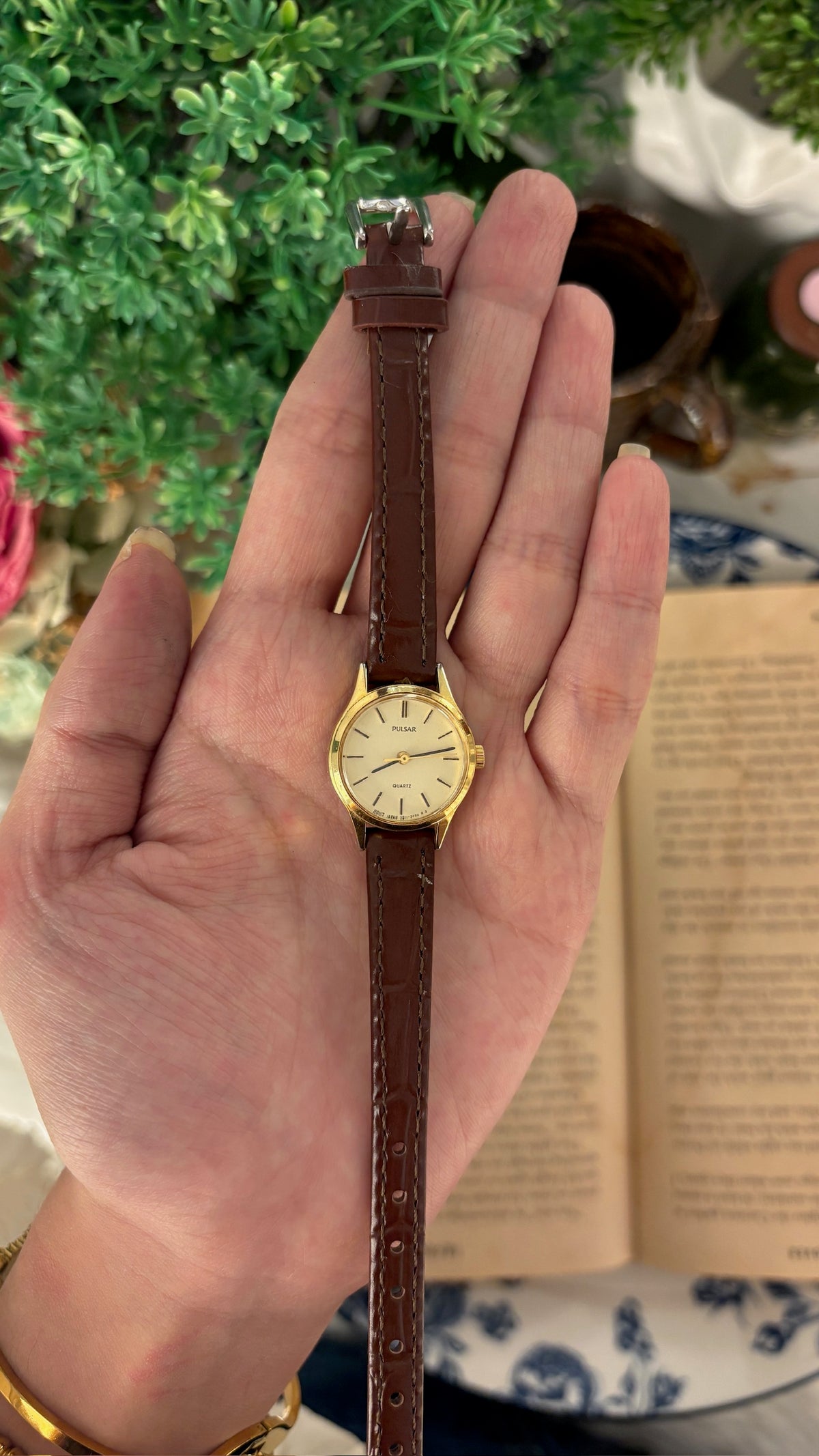 Vintage Pulsar Seiko Minimalist Watch in Gold Tone Brown Leather Quartz