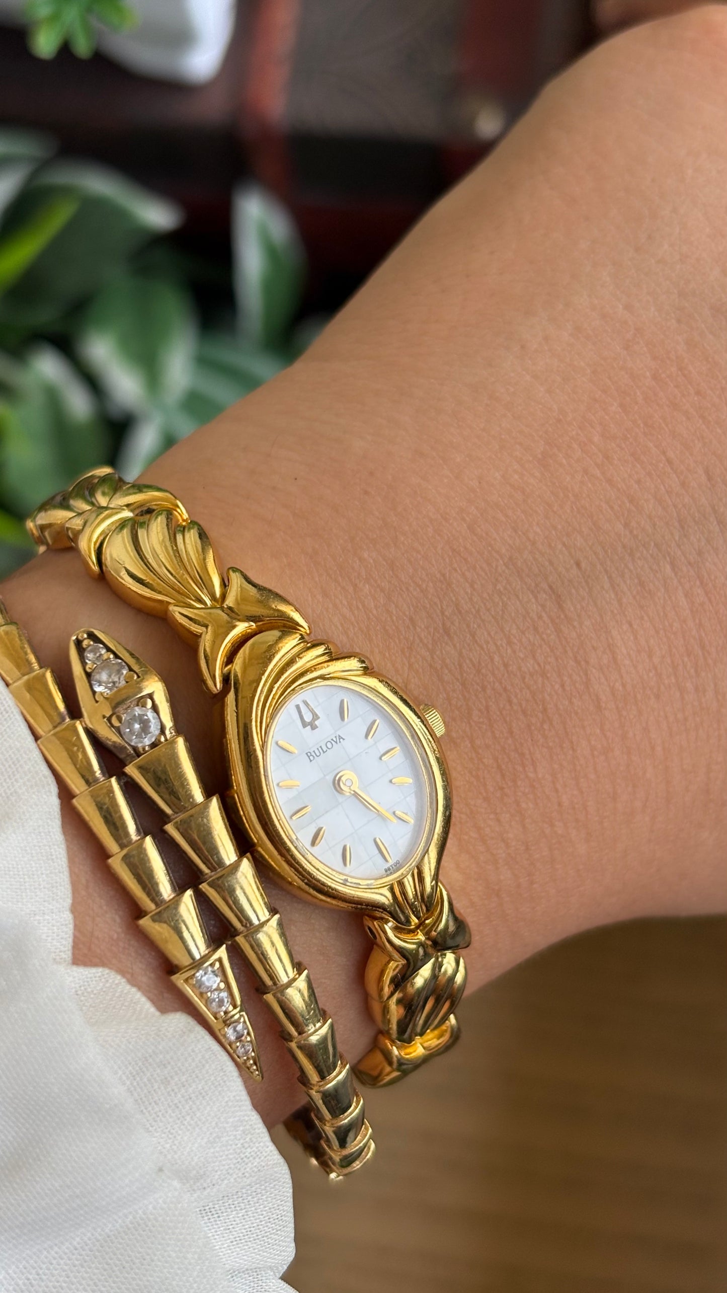 Extremely Rare Vintage Bulova Watch in Gold Tone Shell Straps