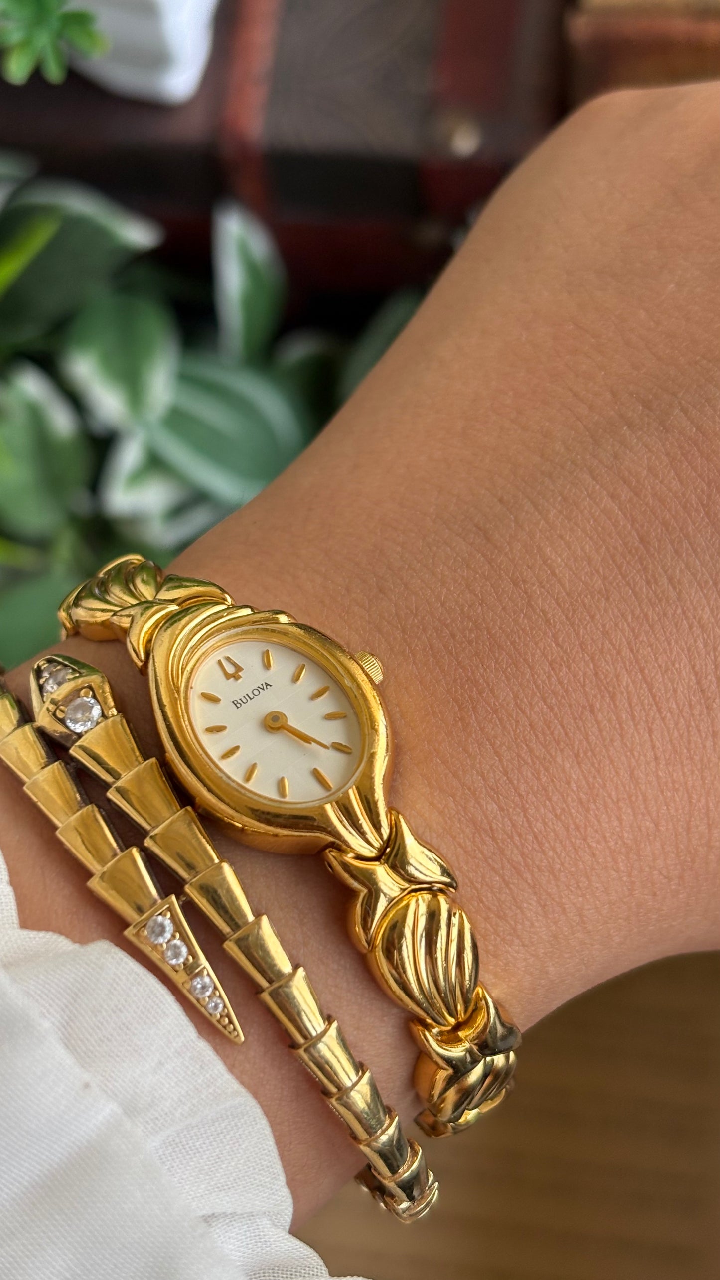 Extremely Rare Vintage Bulova Watch in Gold Tone Shell Straps
